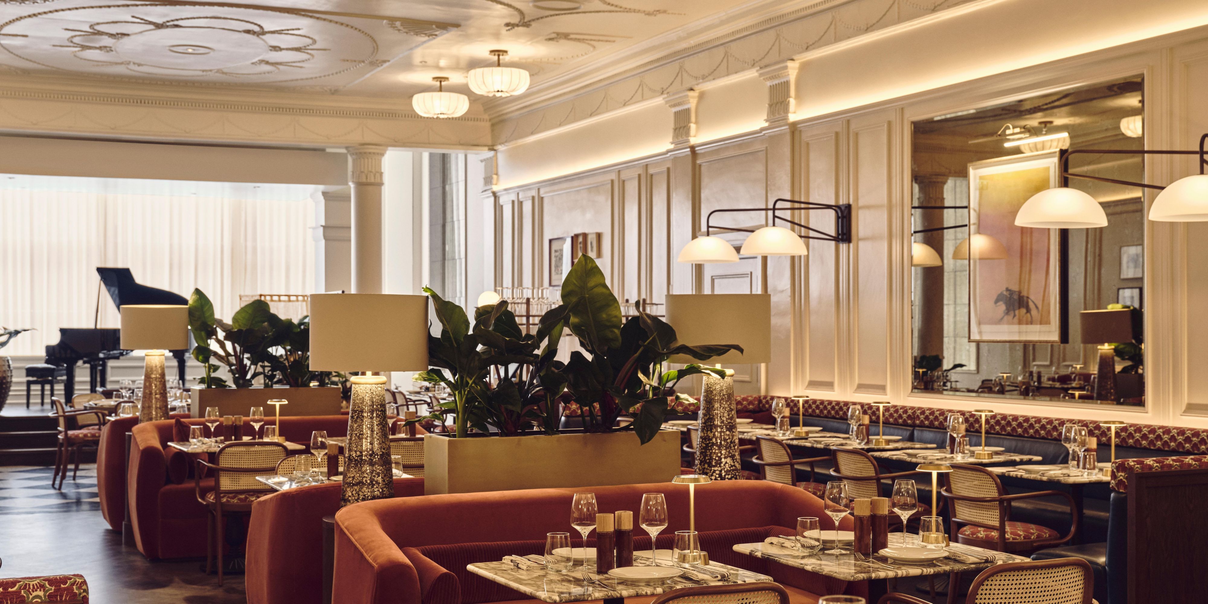 Founded in Monaco in 2005 by restaurateur Riccardo Giraudi, Beefbar redefined the traditional steak restaurant. At Le Petit Beefbar, indulge in a unique dining experience amidst bright and luxurious interiors. Savour street food dishes, succulent steaks, and sharing plates in an atmosphere that epitomises elegance and culinary excellence.