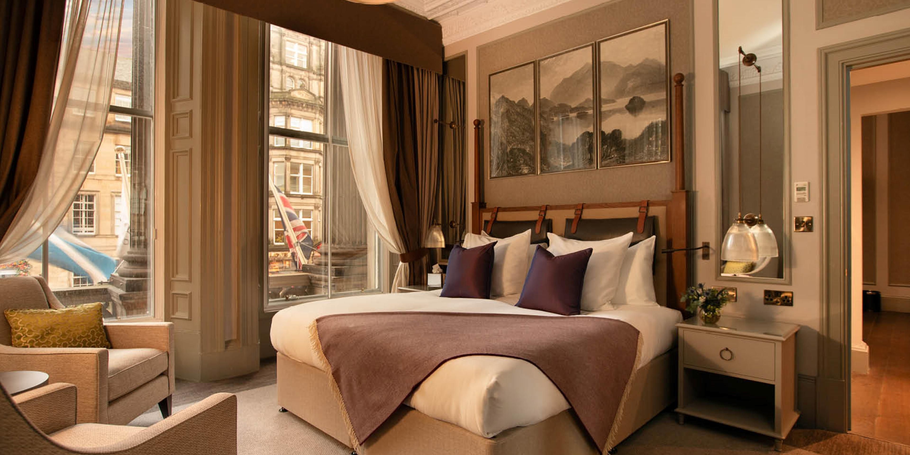 Experience the perfect blend of space, style and sophistication in one of our luxury townhouse suites.
When you book a suite stay, not only do you enjoy a complimentary mini bar and sumptuous surroundings, but you also enjoy exclusive access to Club InterContinental®.