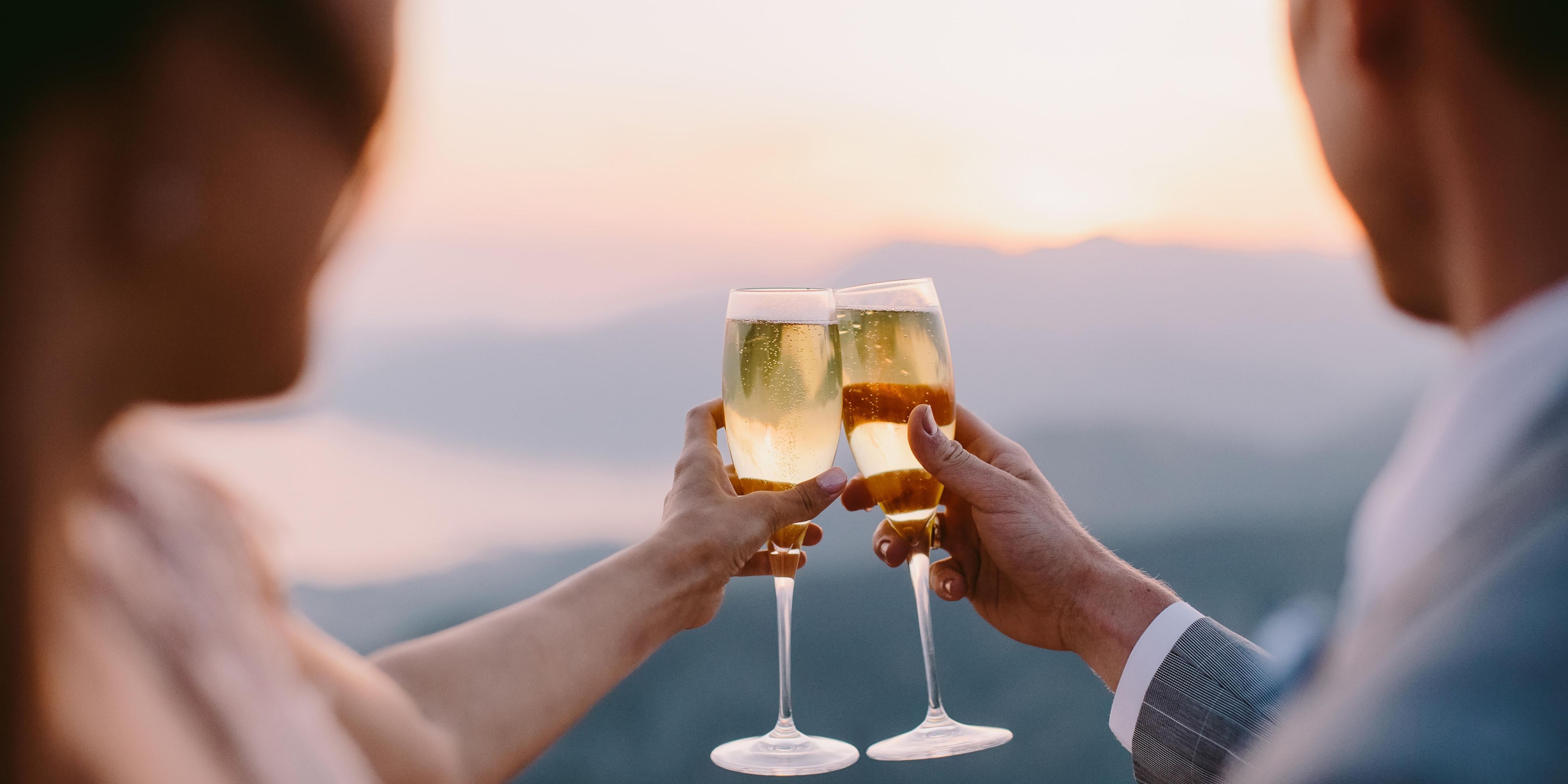 Unwind with crafted cocktails, premium shisha, and light bites as the sun dips over the Indian Ocean. Enhance the experience with interactive mixology classes led by our bartenders.