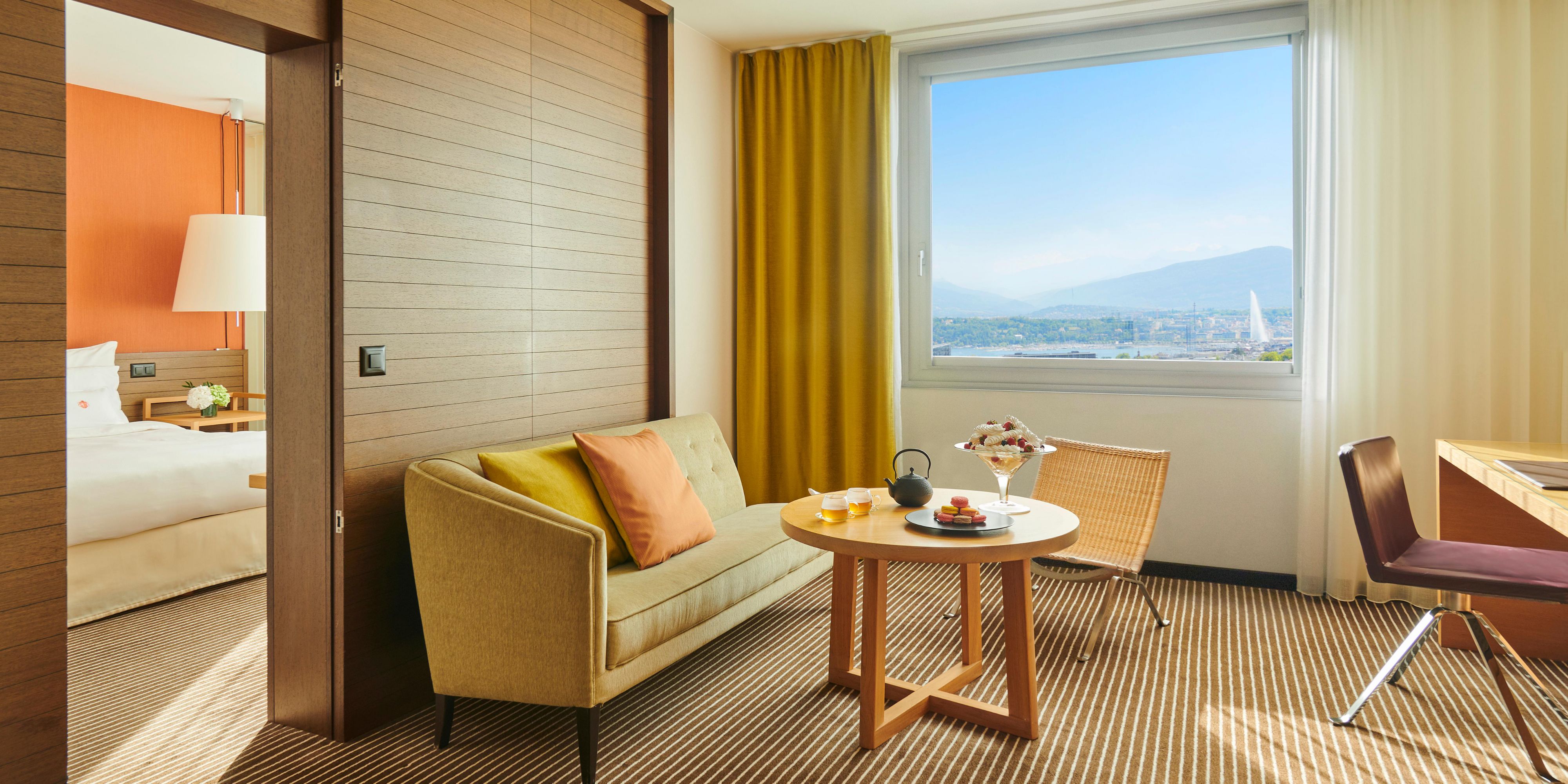 Day or night, the room service team is on hand to offer you dishes prepared by our chefs. From continental breakfasts to local specialities and international cuisine, Room Service has something for everyone!