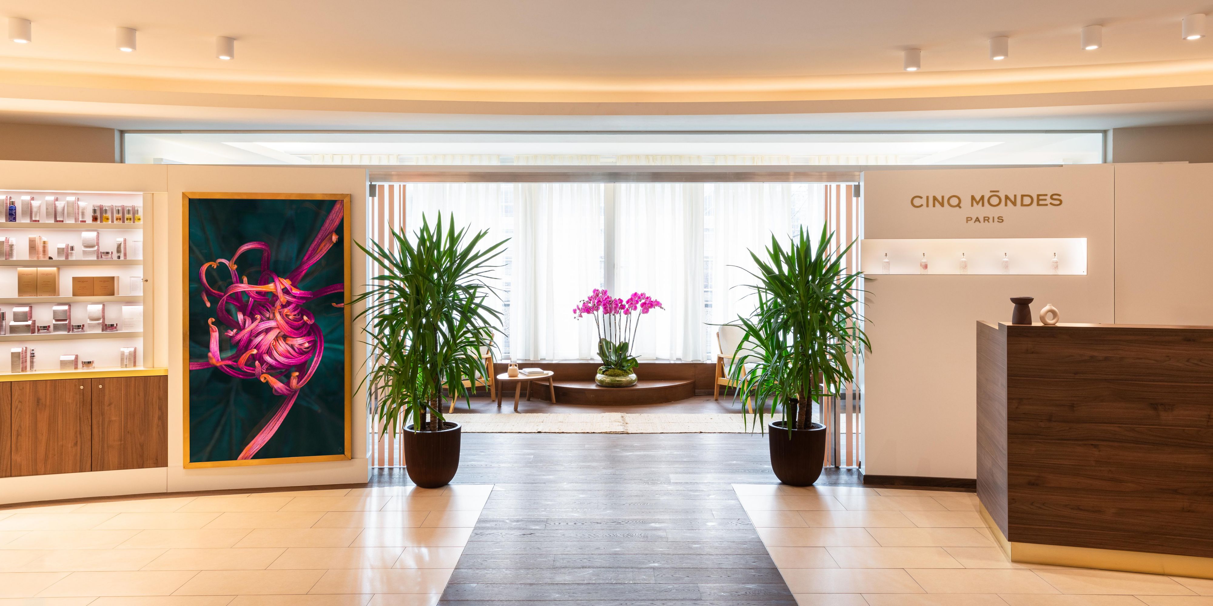 Spa Cinq Mondes harmoniously converts beauty rituals into a sensorial escape of relaxation and renewal. Going beyond skincare, we harmonise energies and emotions for cellular balance that exudes happiness. Fusing tradition with innovation, our treatments become transformative journeys towards holistic well-being.