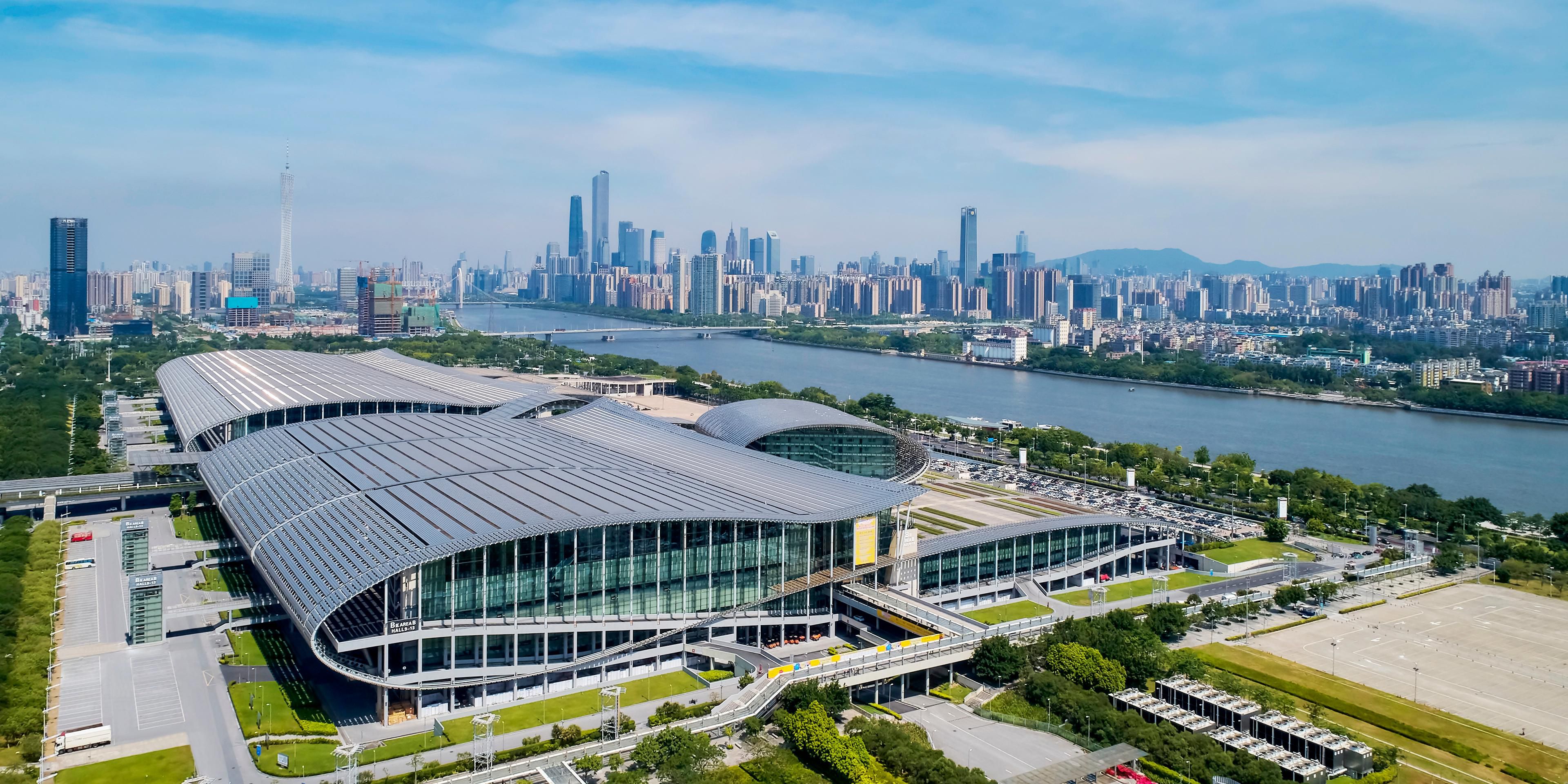 InterContinental Guangzhou Exhibition Center is an ideal choice for business travelers, located just a few minutes drive from the Canton Fair Complex. It offers convenient access and premium accommodations for a productive stay.