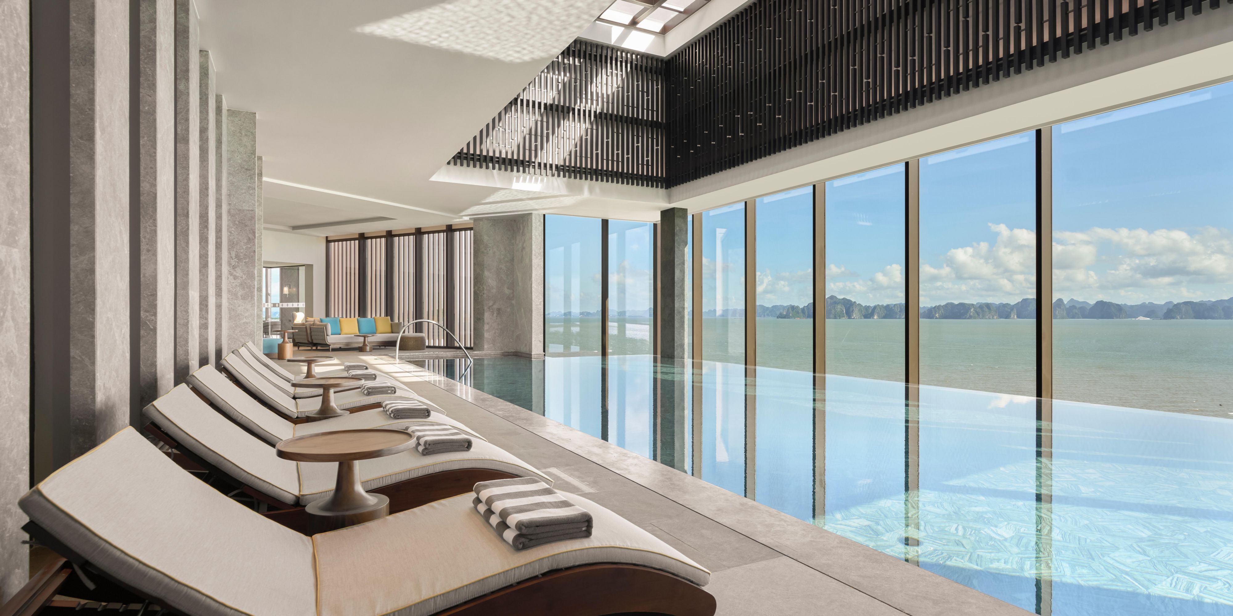 Club InterContinental Lounge – Heated Pool