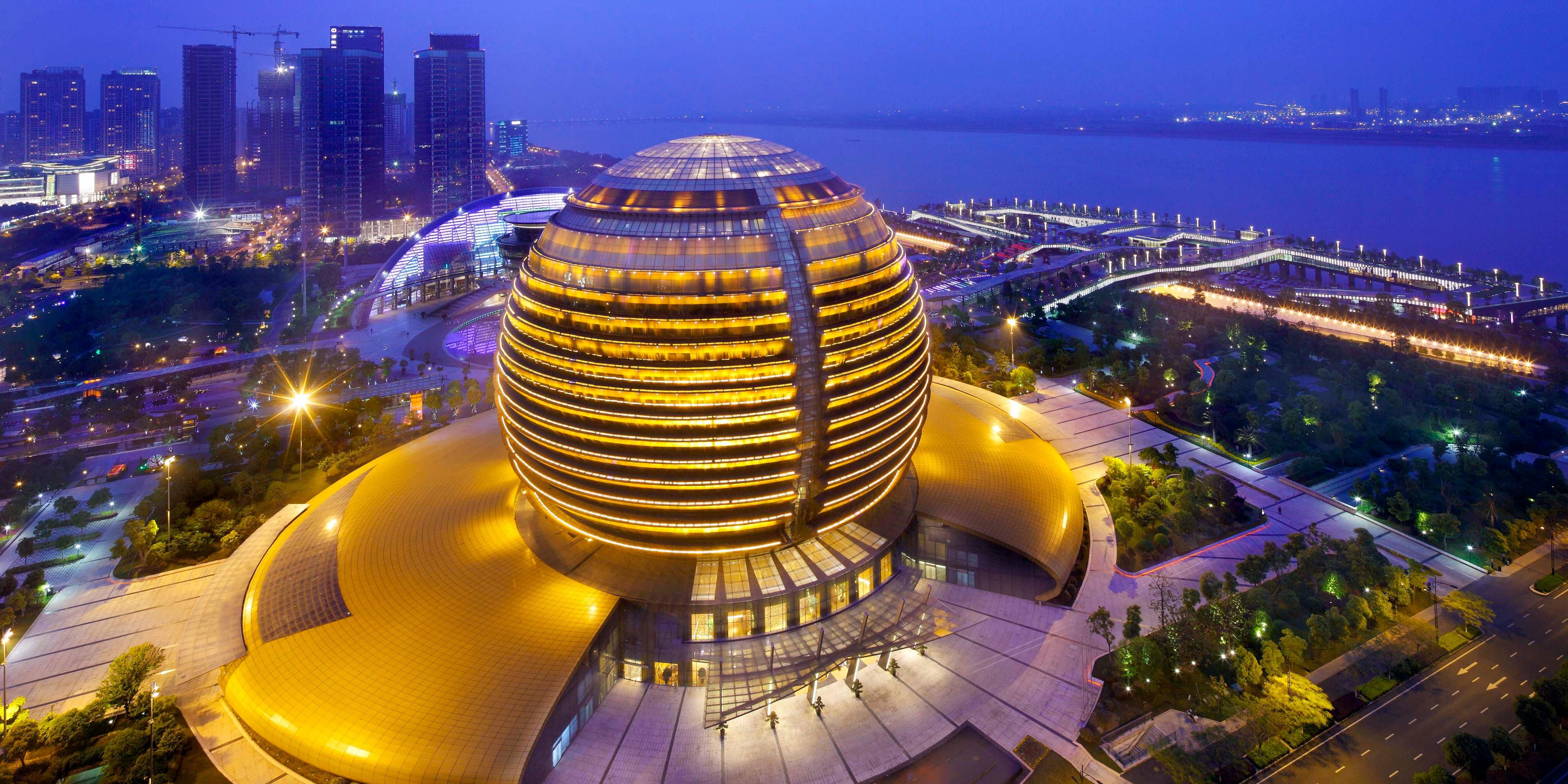 Hotel Exterior nightview