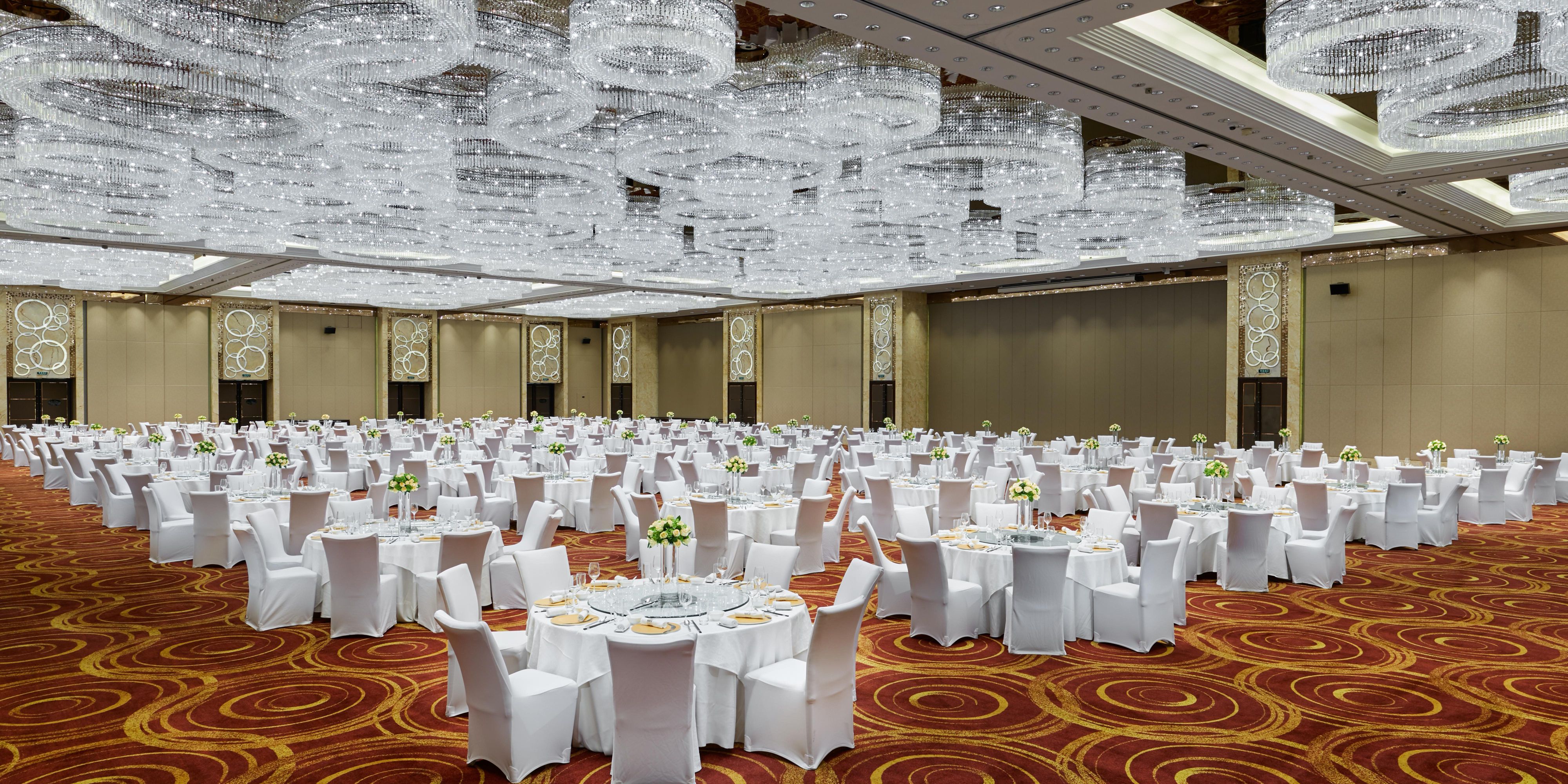 With its ideal location nearby Qiantang River and magnificent golden globe architecture, InterContinental Hangzhou is the setting for the city’s extraordinary weddings. 1780 m² Hangzhou Grand Ballroom and 943m² International hall, spacious pre-function area and private outdoor garden make InterContinental Hangzhou the preferred wedding venue.