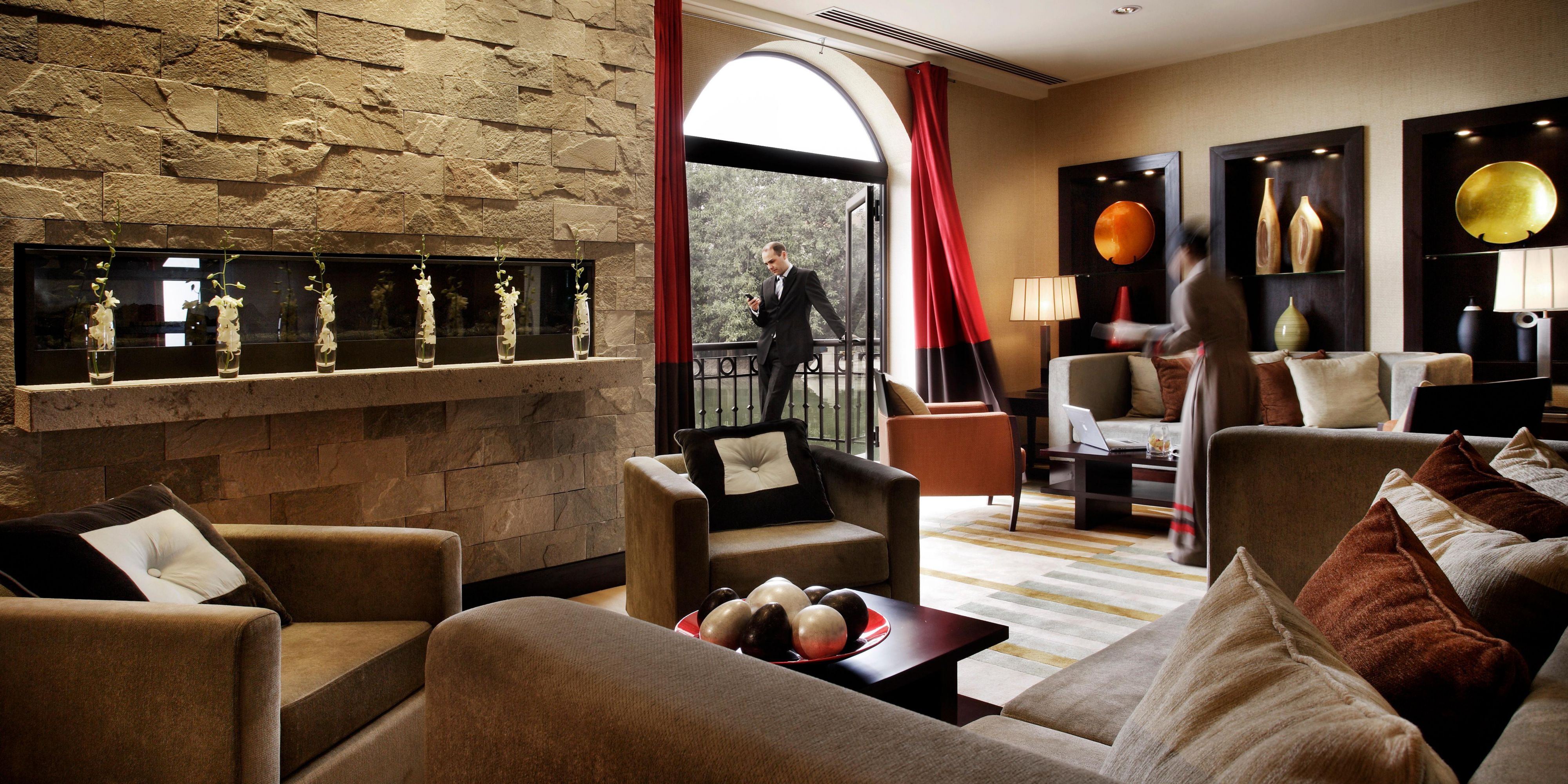 Club InterContinental is an exclusive haven, providing only the most distinctive comfort in an elegant setting with personalized service and superb amenities. Our professional team is at your side to ensure that your stay exceeds your expectations.