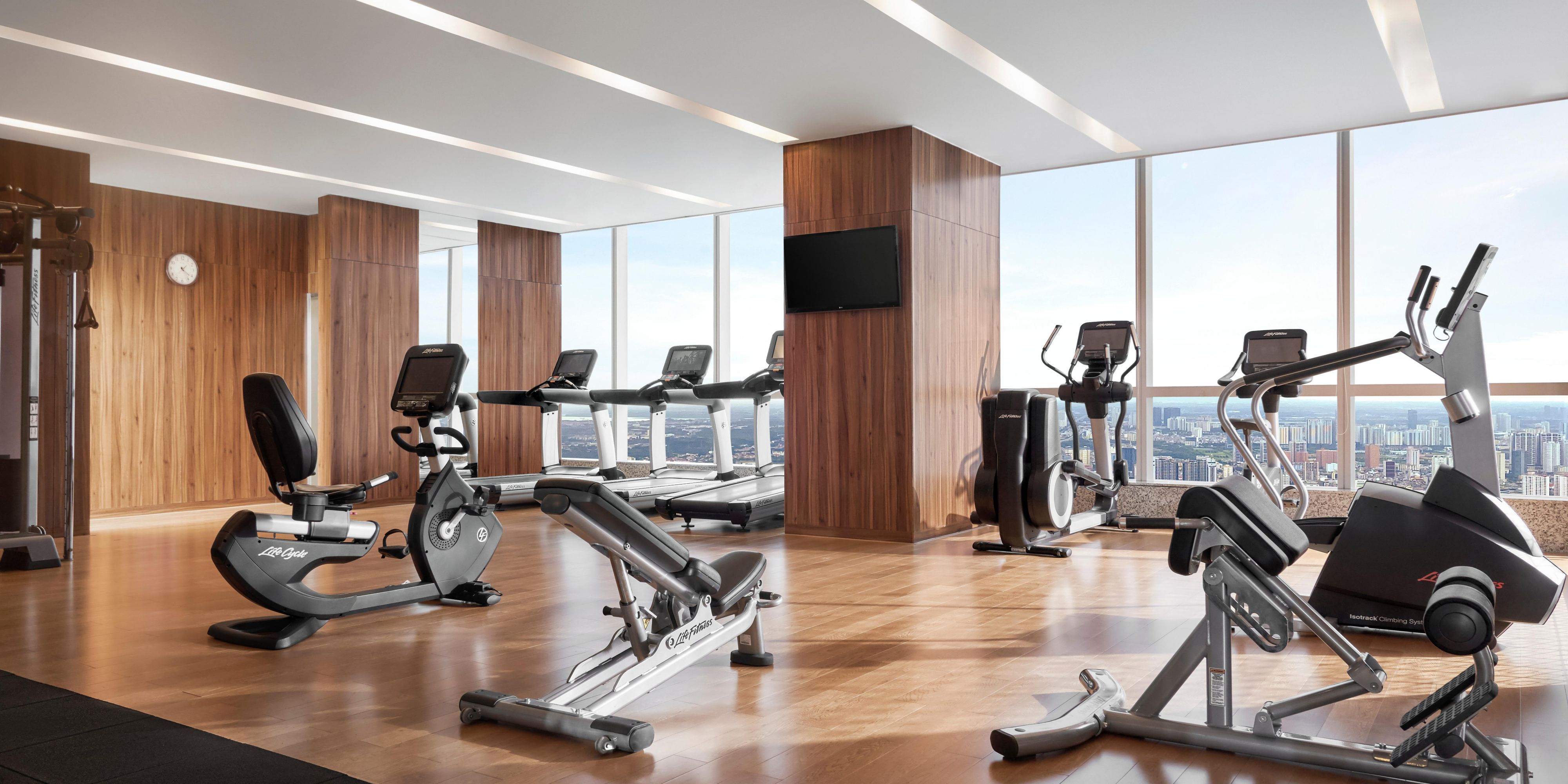 In-house guests can enjoy access to a 24-hour, fully equipped gym located on the 71st floor of the hotel. Whether you prefer a quick workout before starting your day or a more extensive exercise session after a long day, the gym offers state-of-the-art facilities and a stunning view of the city skyline.