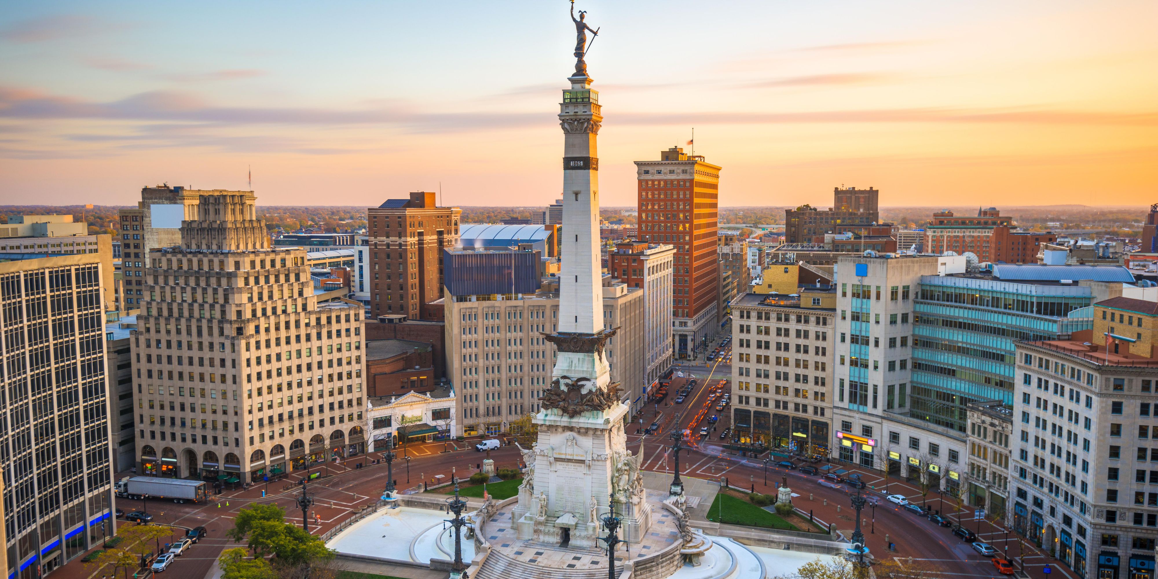 A legacy nearly a century in the making, InterContinental Indianapolis hotel restores a Roaring Twenties icon to its original architectural splendor, complete with period details and its richly decorated lobby. Just steps away is another historical downtown landmark: Monument Circle, with its breathtaking limestone Soldiers and Sailors monument. 