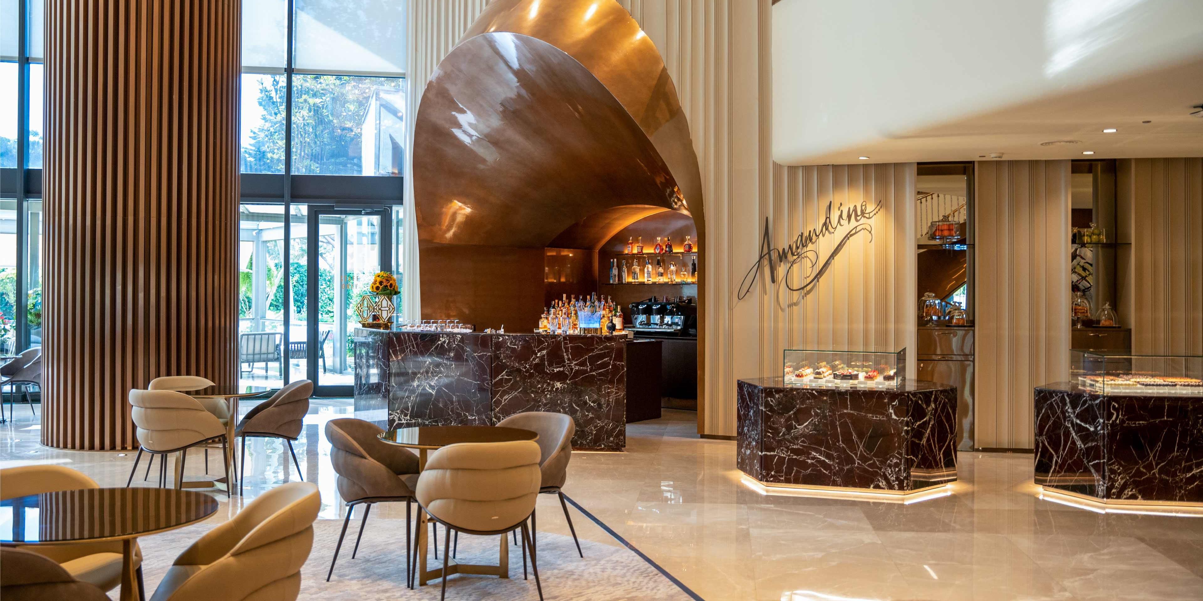 Amandine offers a flavorful experience with homemade fresh cakes, pastries, breads, sandwich options and delicious chocolates. The decorative gift boxes filled with sweet surprises and special products awaits you for special occasions.