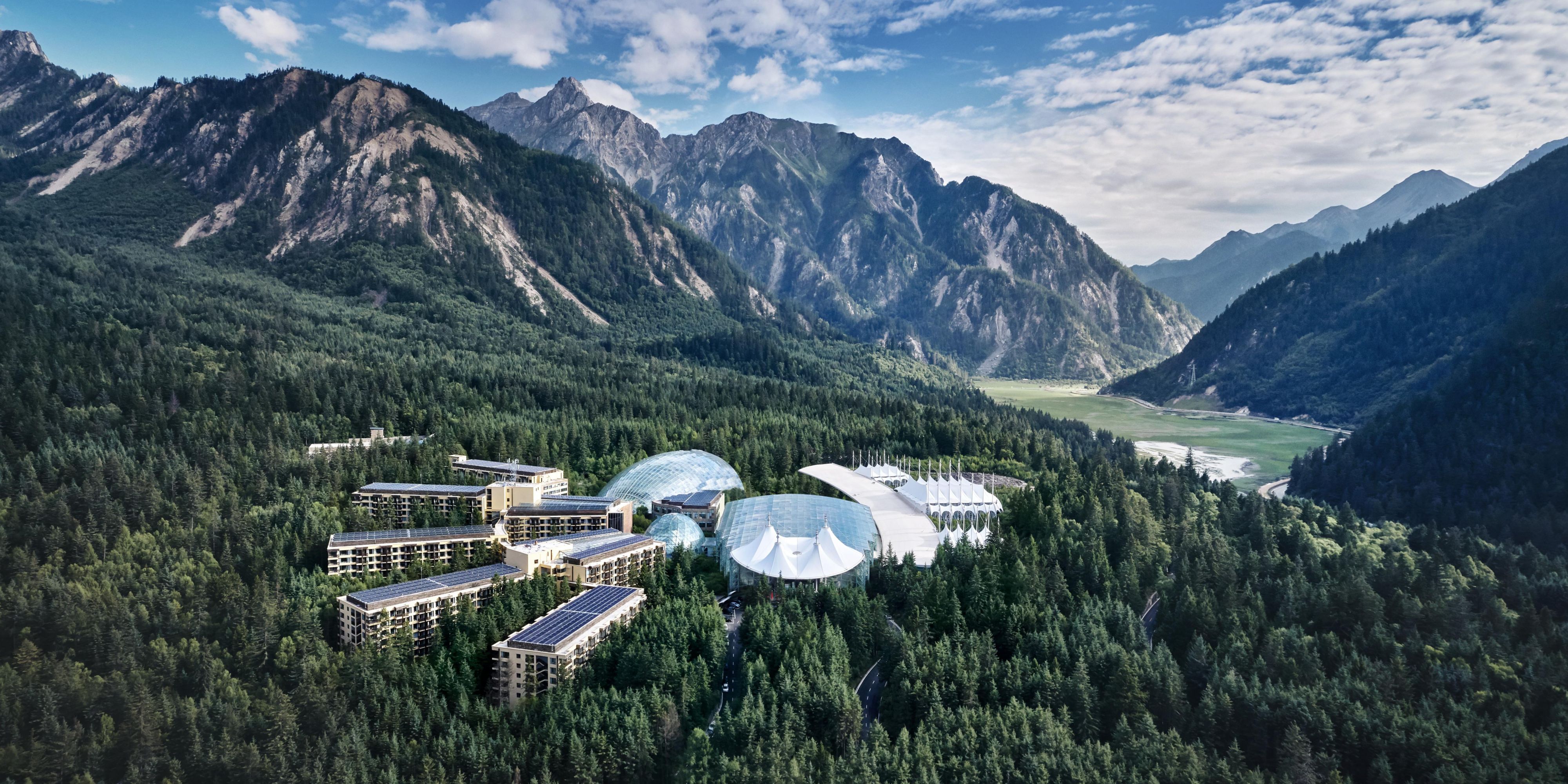 Exterior Hotel (Day)