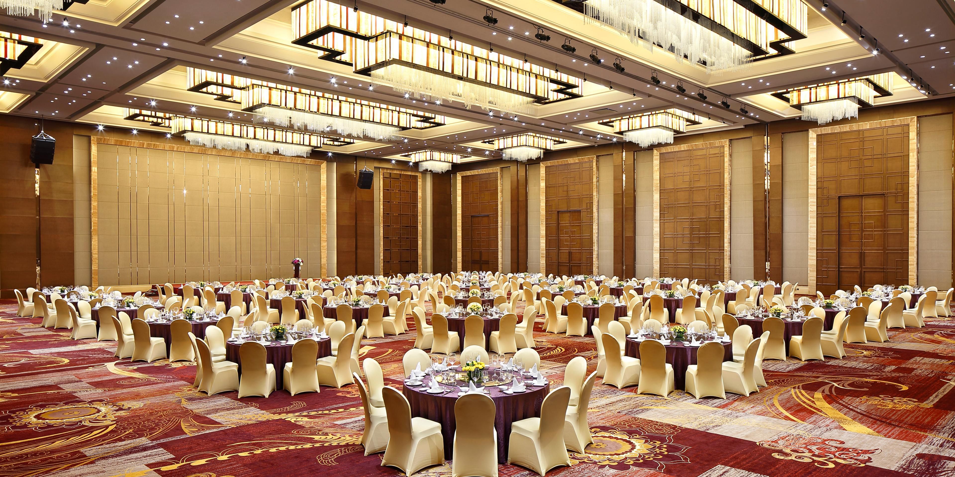 Superior banquet team and professional chef will bring you an unforgettable dinner time.
