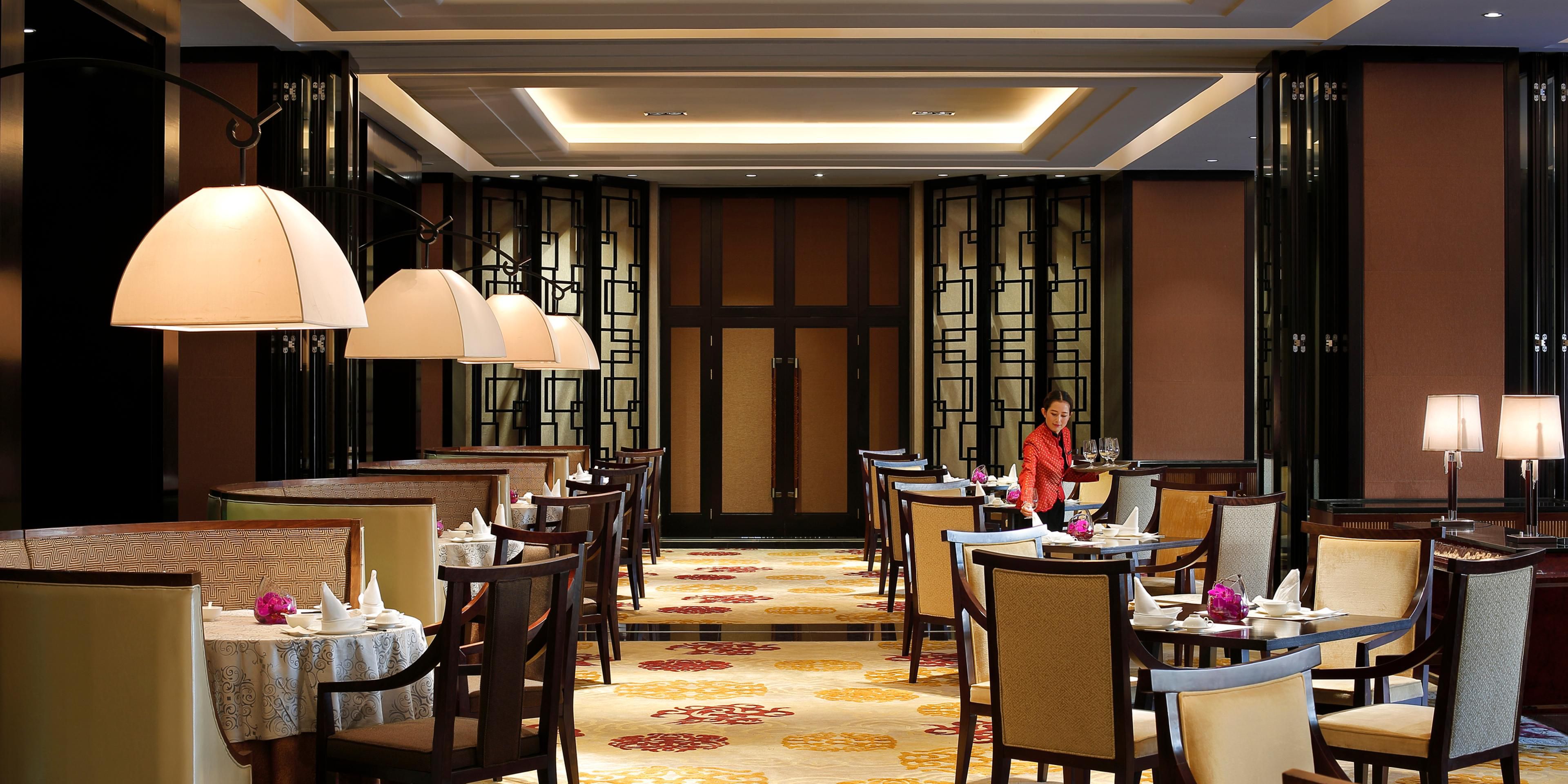 香稻轩中餐厅连续五年获得黑珍珠餐厅奖项，致力于带您品鉴地道正宗的云南佳肴。