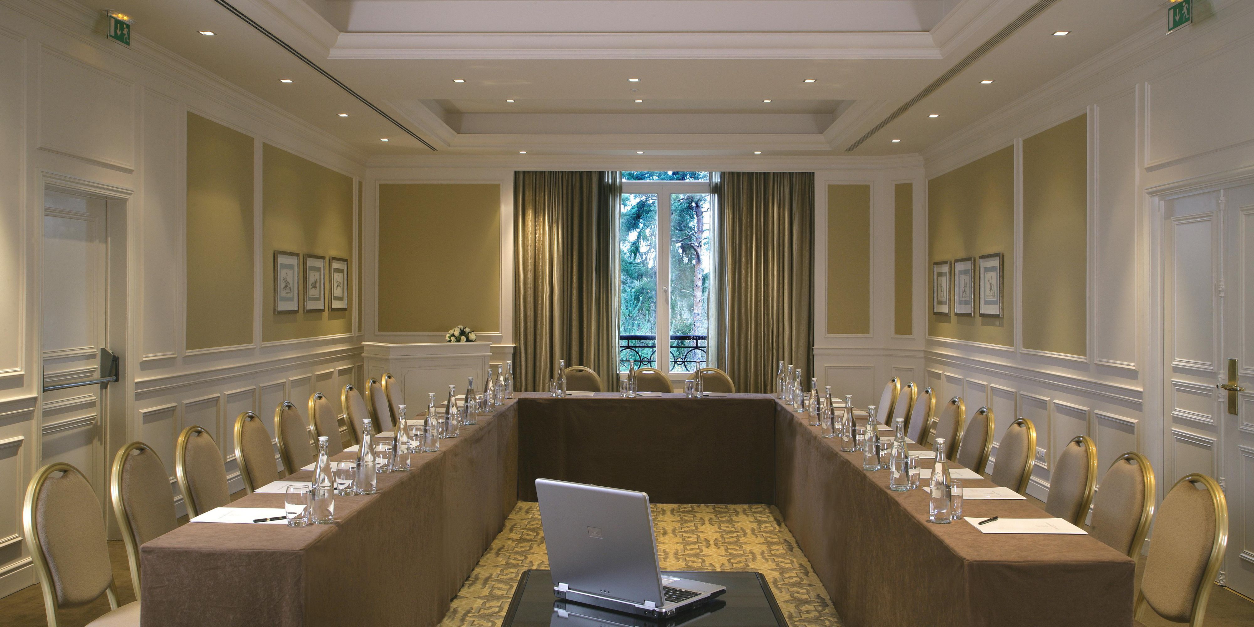 Whether you want to organize a management committee, an international conference, a product launch or a team building, the  InterContinental Chantilly can meet the demands of the highest standards. Our team is at your disposal to work alongside you to ensure the success of your event