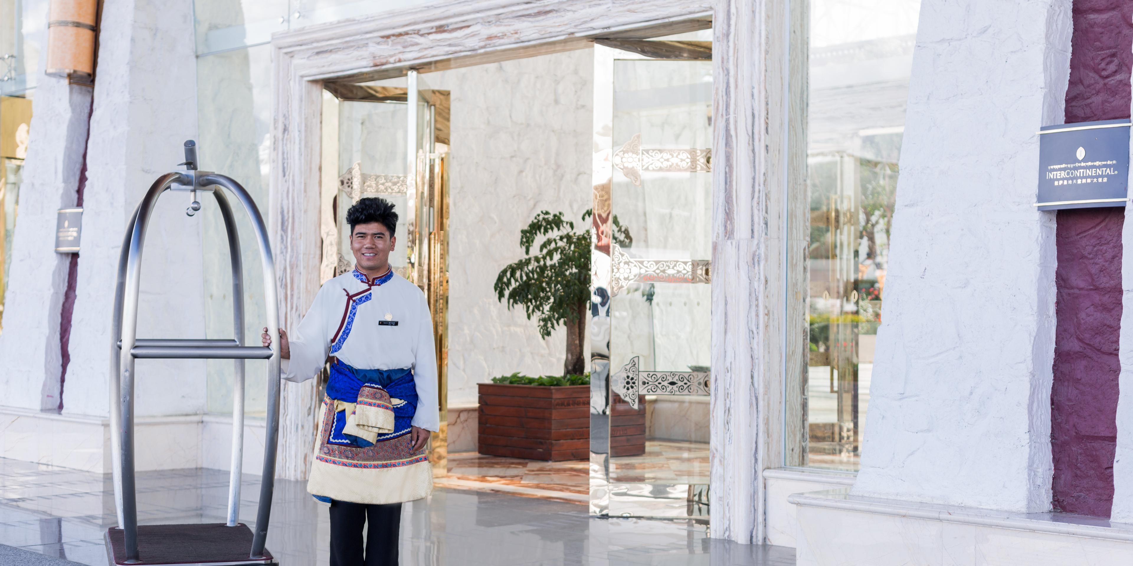 The Chief Concierge-"Golden key" will guide guests to nearby attractions and suggest authentic Lhasa dining and experiences.