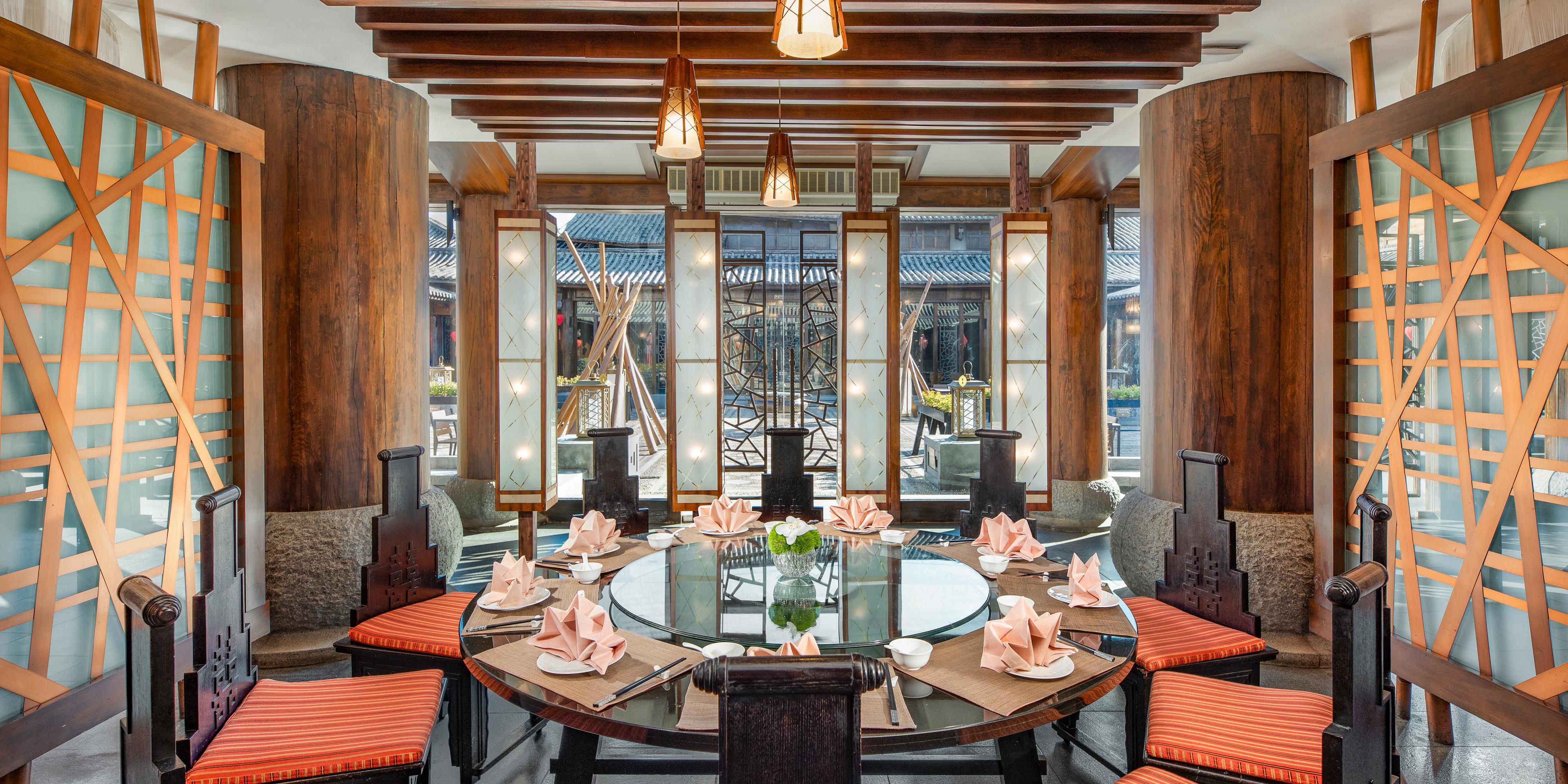 Our master chef is dedicated to the "farm-to-table" philosophy, sourcing seasonal, local treasures like wild pine mushrooms from the Yunnan highlands. He creatively reinterprets authentic Naxi flavors and Dian cuisine with modern culinary techniques, offering a distinctive and memorable gourmet journey that celebrates the region's rich bounty.