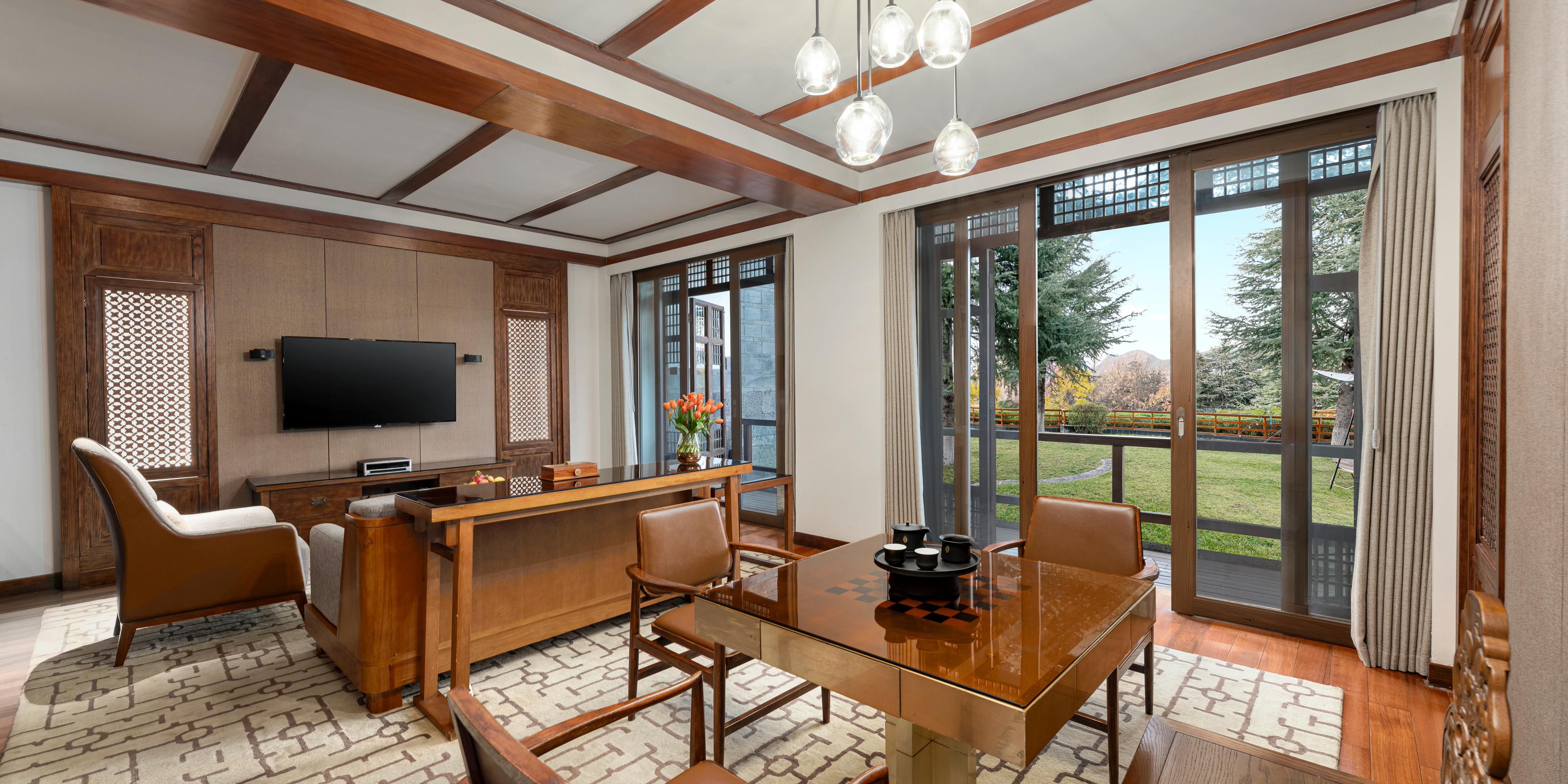 We are dedicated to creating unforgettable memories and extraordinary local experiences for you. Whether it's a birthday, anniversary, or milestone moment, our team will meticulously orchestrate every detail against the poetic backdrop of the Mountain and gardens. Infusing each celebration to elevate your Lijiang journey into unforgettable chapter.