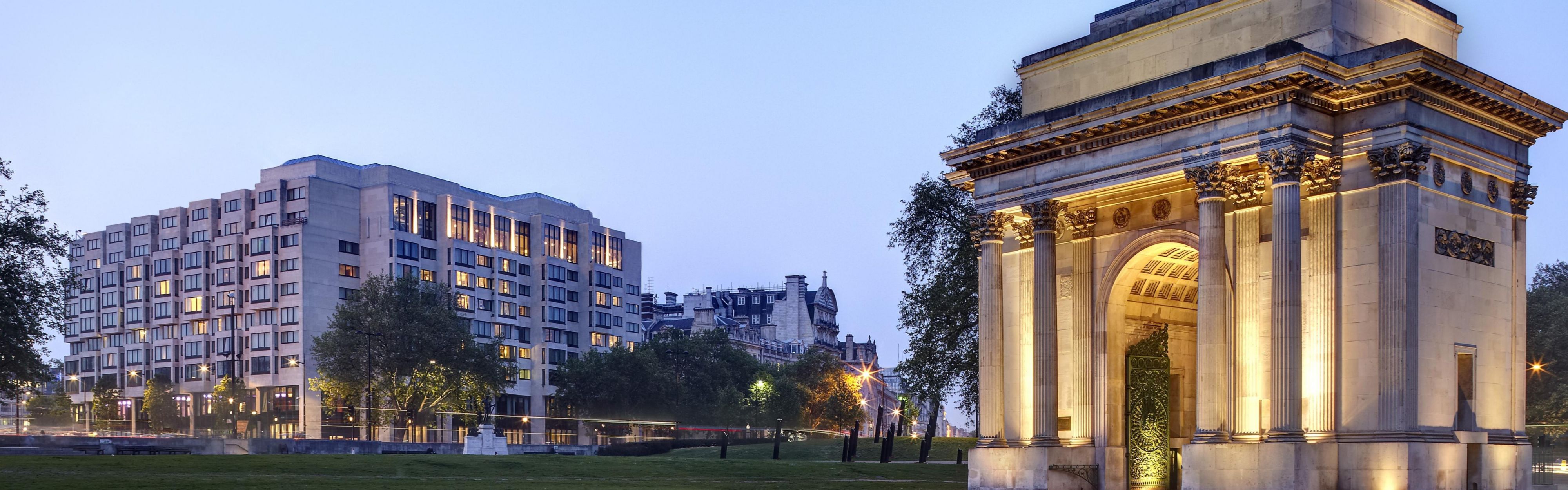 Our hotel and the Wellington Arch