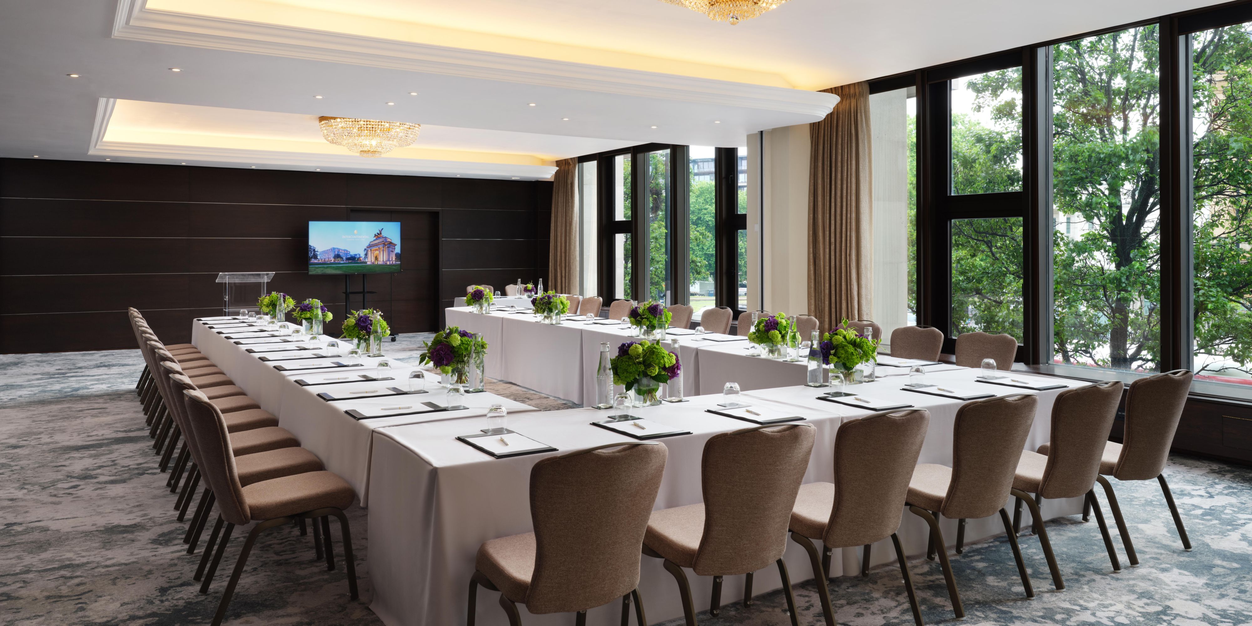 U-shaped set up in boardroom