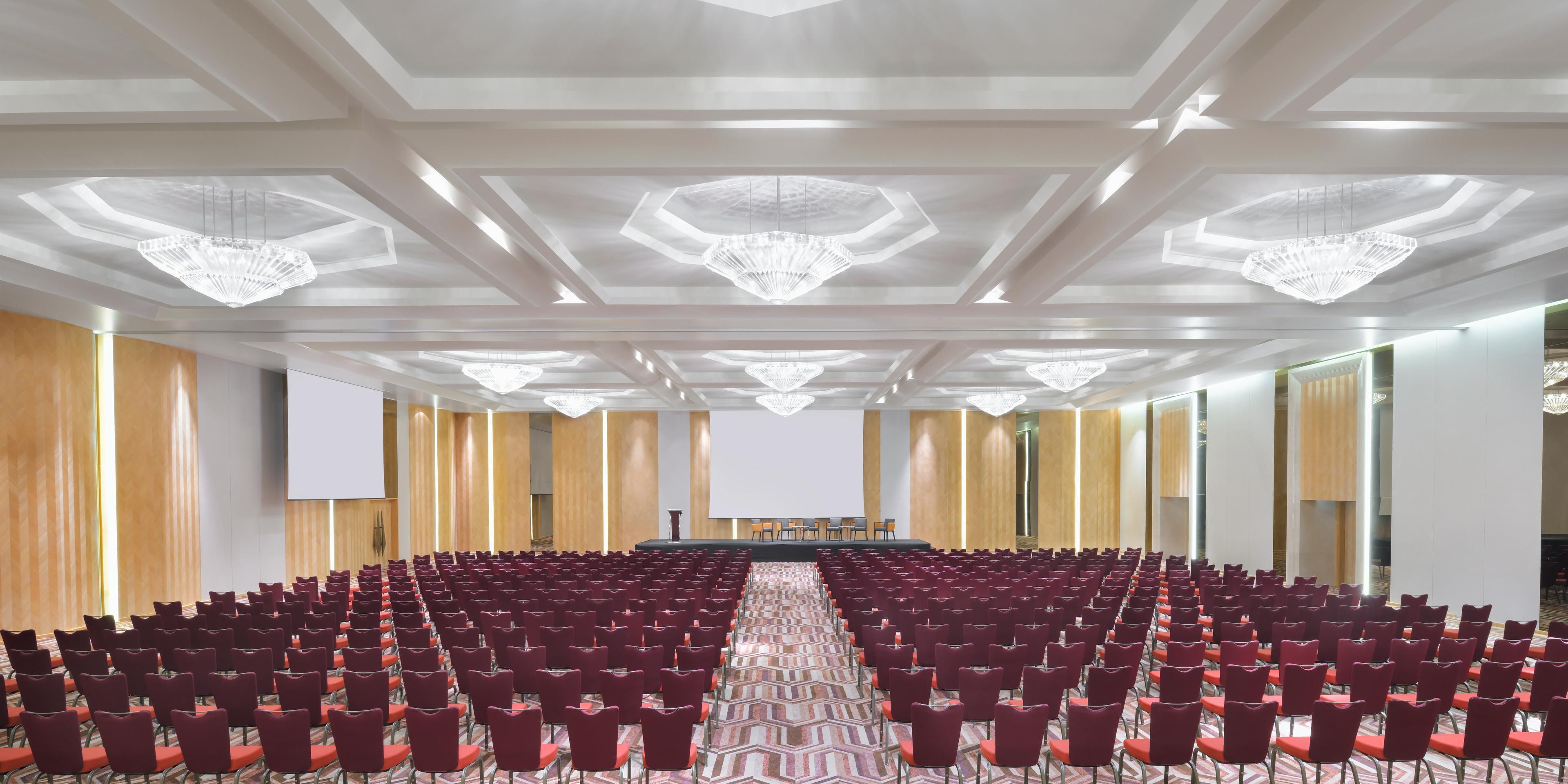 Enjoy stunning views of the bay or skyline from the largest conference and events venue in Luanda. Our premiere space features seven meeting rooms, including a boardroom and glamorous Diamond Ballroom, accommodating up to 800 guests.