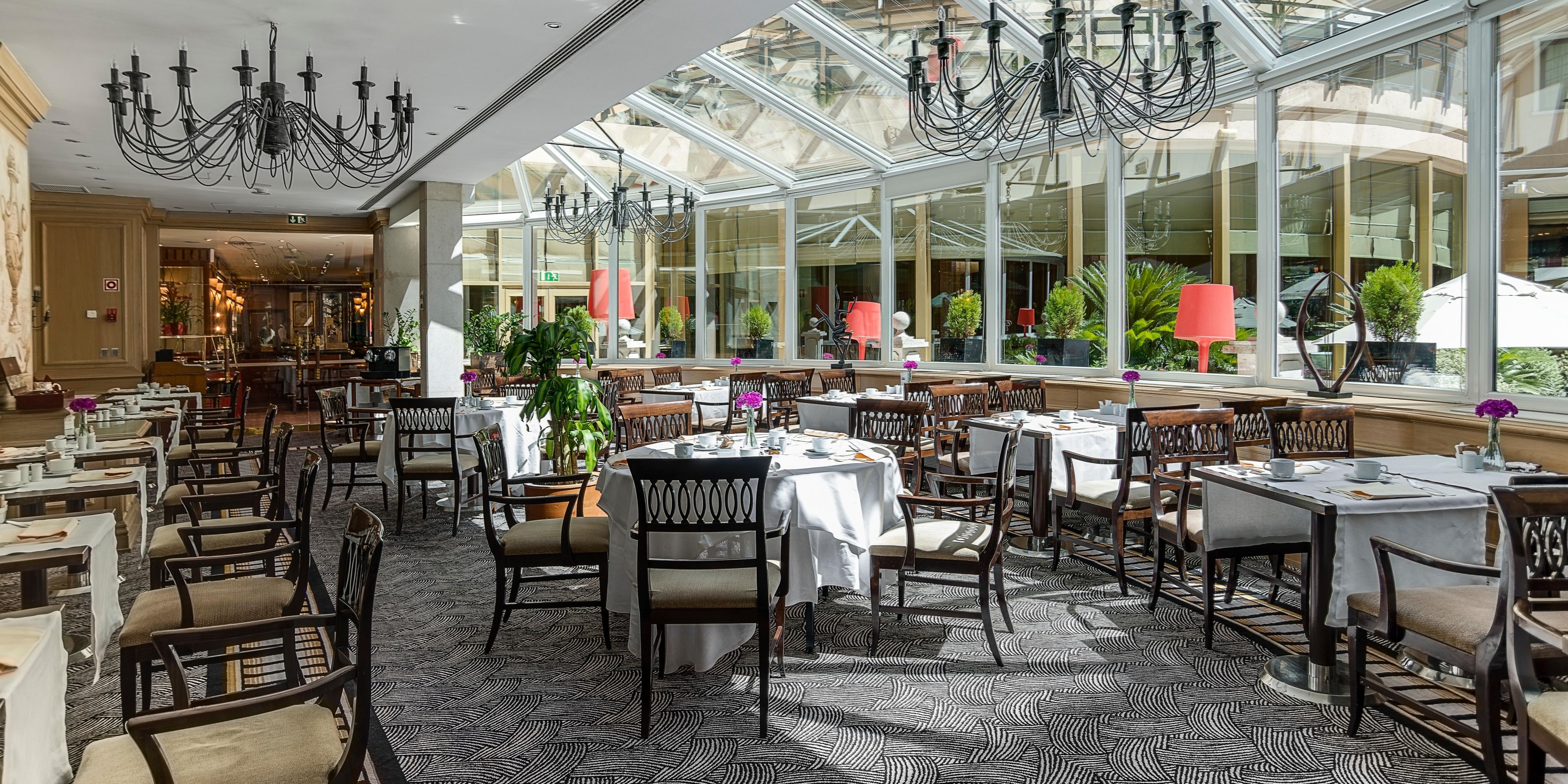 At InterContinental Madrid, we elevate gastronomy with the latest culinary trends and the flavours of Spanish and International specialities. Enjoy true gourmet cuisine at the elegant “El Jardín” Restaurant by Chef Miguel de la Fuente and his talented team. Every Sunday the hotel hosts the best brunch in town.
