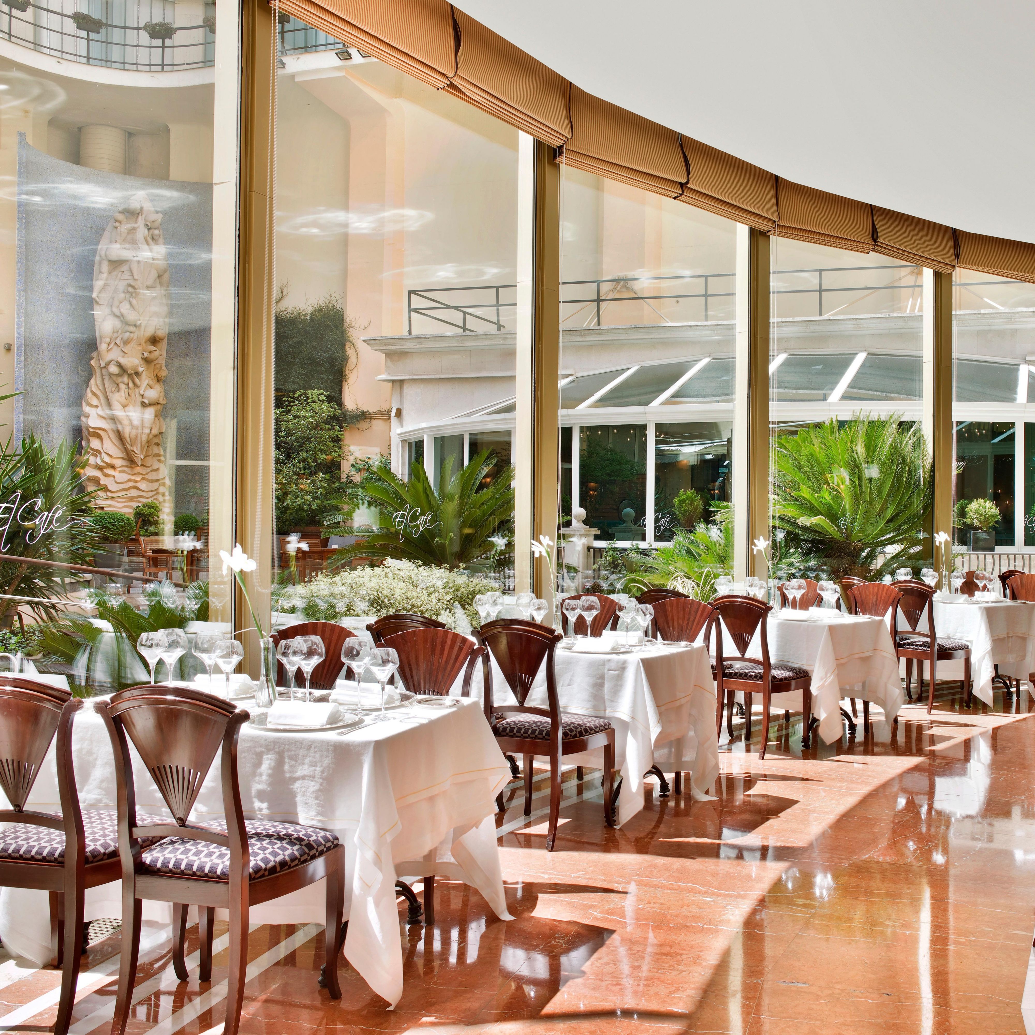 El Café area
