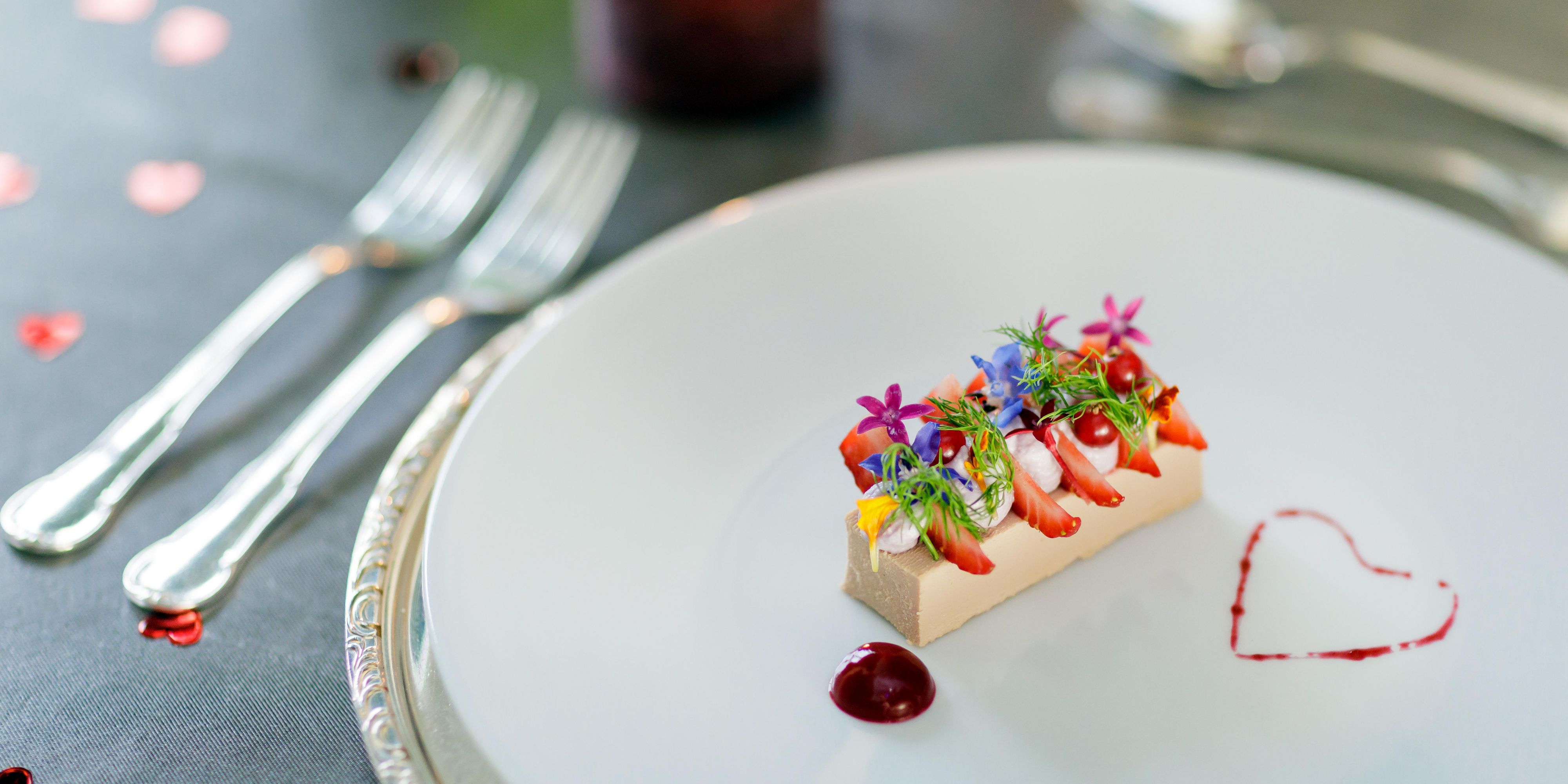 At InterContinental Madrid, kids between the age of 5 and 12 years old eat for free, choosing their food from a kids’ menu especially designed for them, whether staying at the hotel or as a visiting guest.