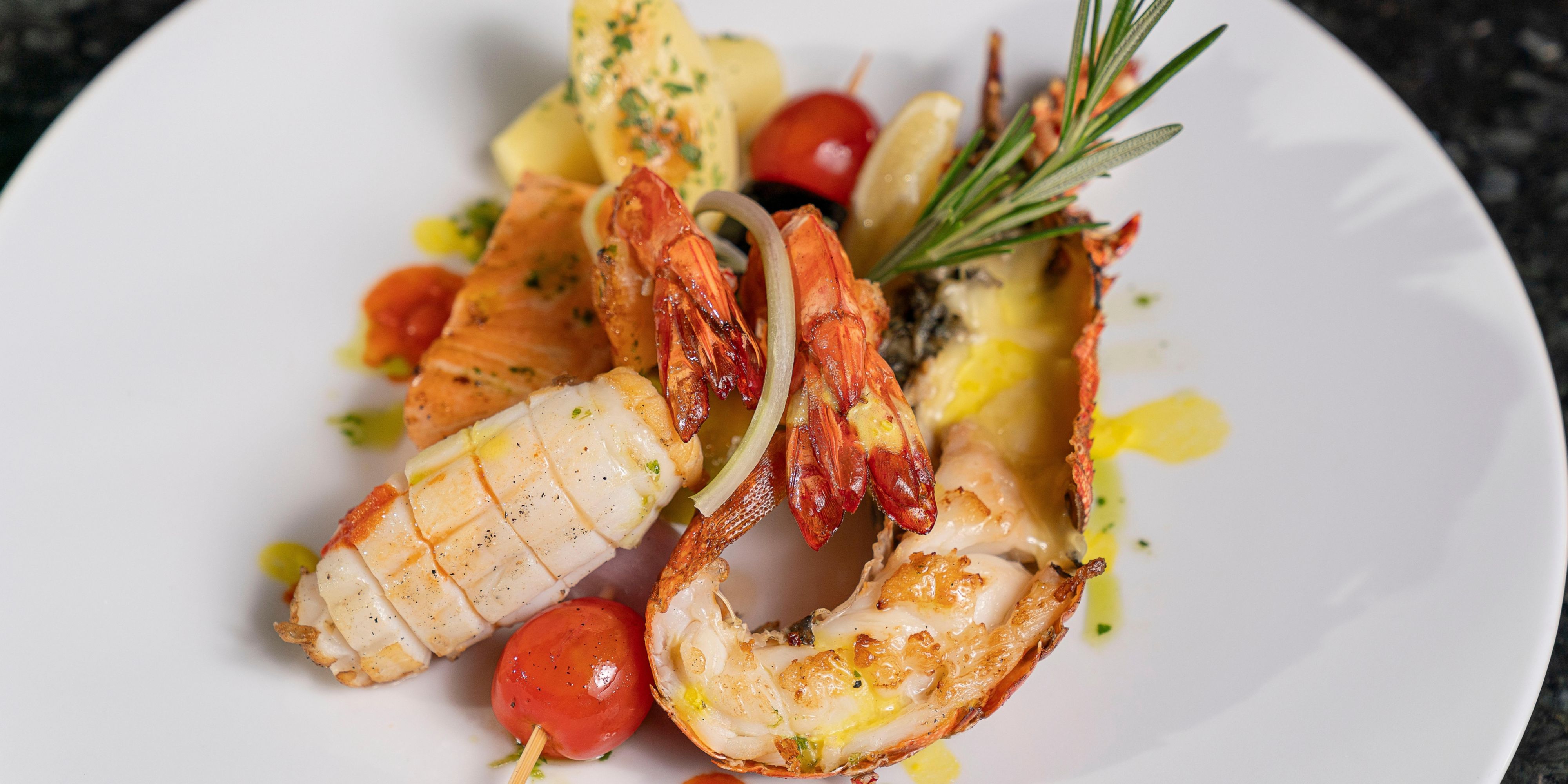 Embark on a culinary adventure at Al Rehab for Seafood Night every Thursday from 7:30 PM to 10:30 PM. Savour a range of delicacies, from live-cooked shrimp and lobster to an array of gourmet seafood dishes. Enjoy new taste experiences with every visit.