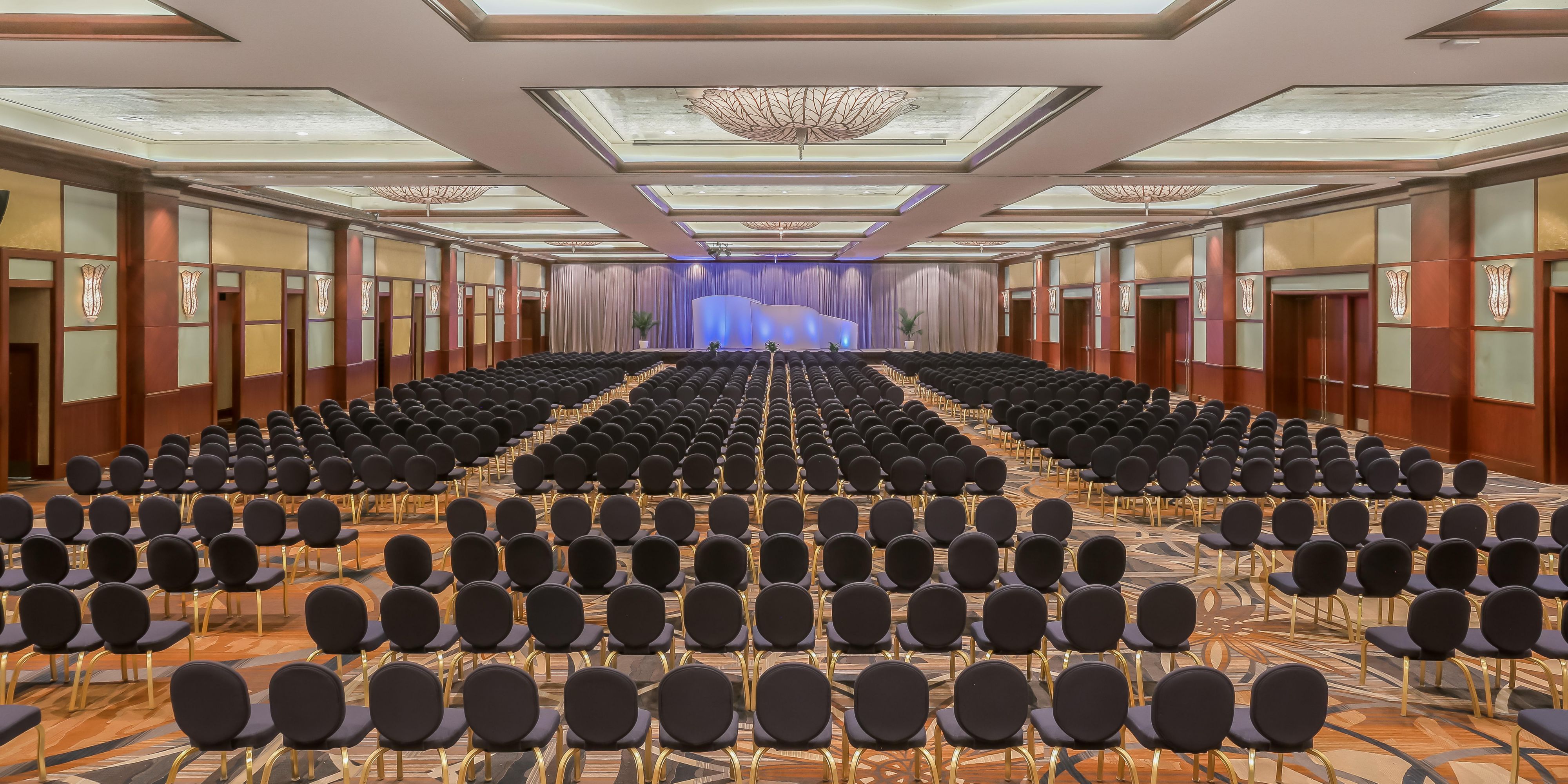 We have a spectacular 135,000 square feet of combined indoor and outdoor event space, whether you're planning the wedding of your dreams or an award-worthy business event. Our stylish venue—including SkyLawn, downtown Miami’s only rooftop greenspace overlooking the bay and city—is versatile for conventions, weddings, and private parties. 