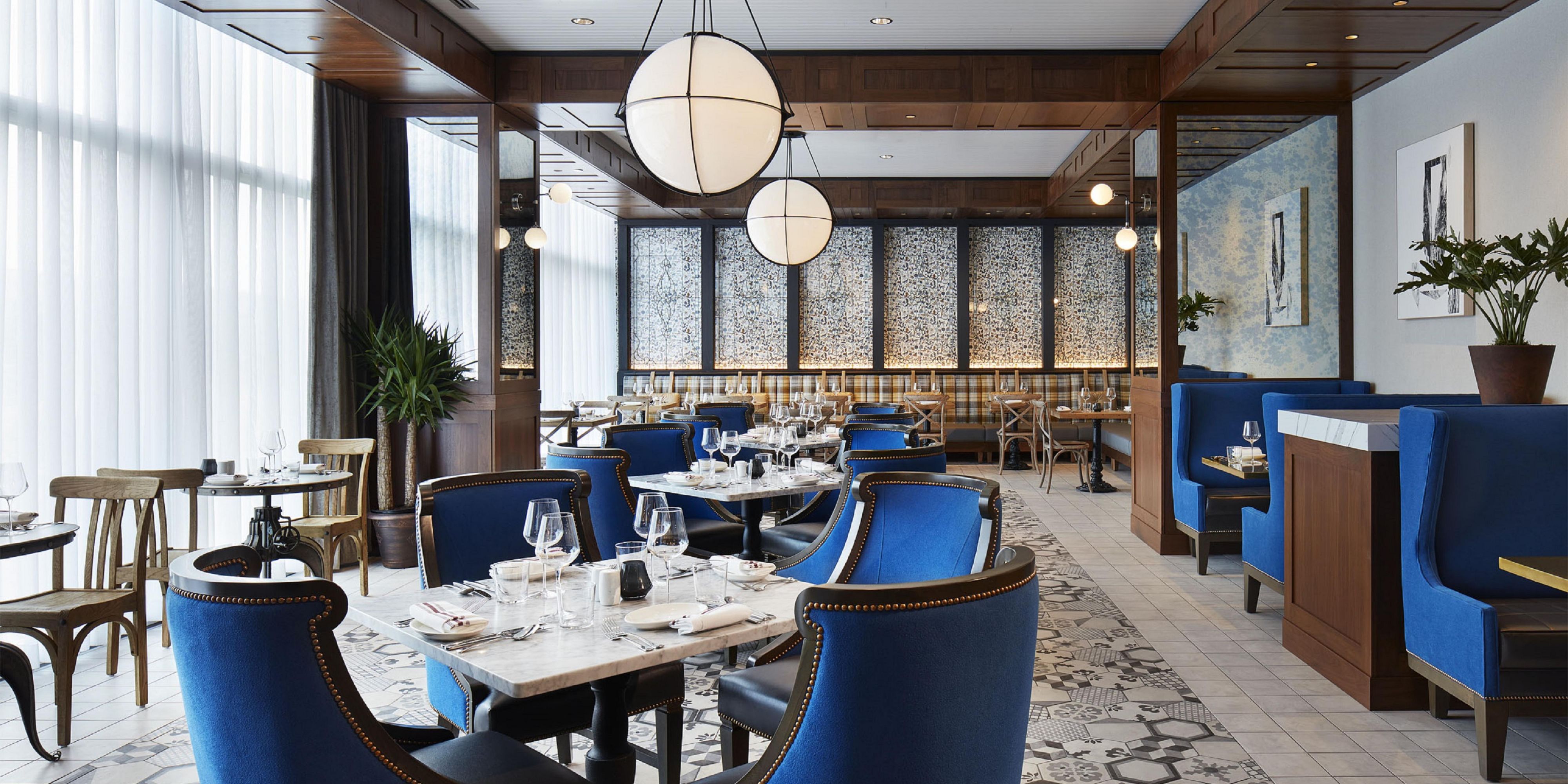 Featuring traditional French dishes infused with Minnesotan influences, La Voya delights with a signature twist on favorite classics. An enviable wine and champagne list, as well as expertly crafted traditional cocktails, compliments the Brasserie’s well-rounded menu.