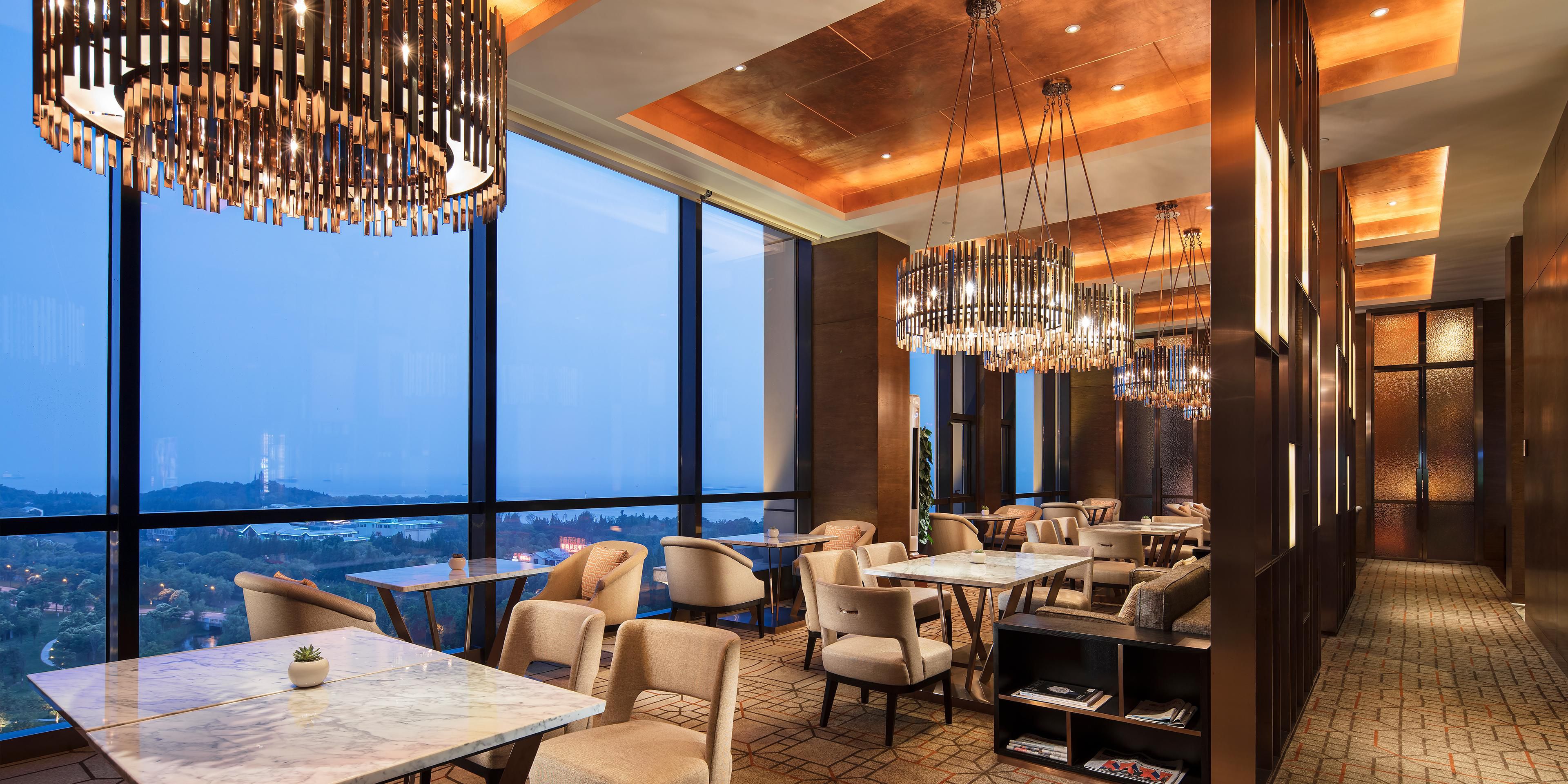 Club Floor Lounge