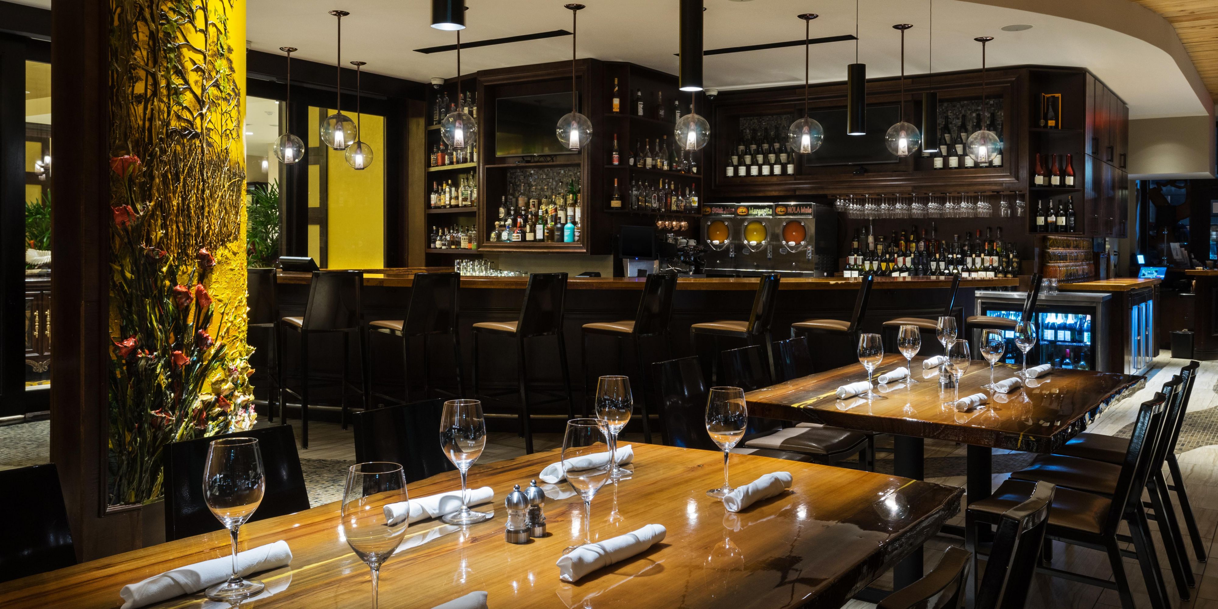 Revel in the iconic flavors of New Orleans at Trenasse, our revered restaurant near the French Quarter. Indulge in New Orleans-inspired cuisine with contemporary Cajun-Creole dishes, fresh fish, and oysters. Join us for a bountiful brunch or our famous seafood dinner.