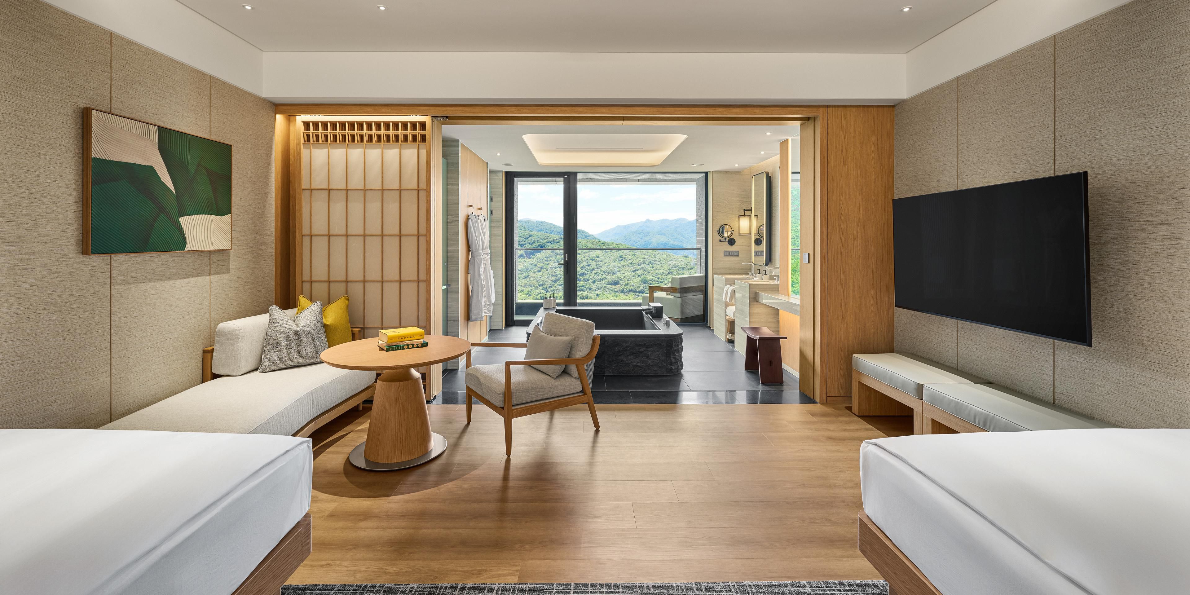 全馆客房皆设独立泡汤池，私密不受打扰；早晚都可在房内享受恒温泡汤，舒缓身心。配备宽敞干湿分离卫浴与贴心备品，适合情侣、家庭与独行者；足不出户即可享受度假式泡汤体验。