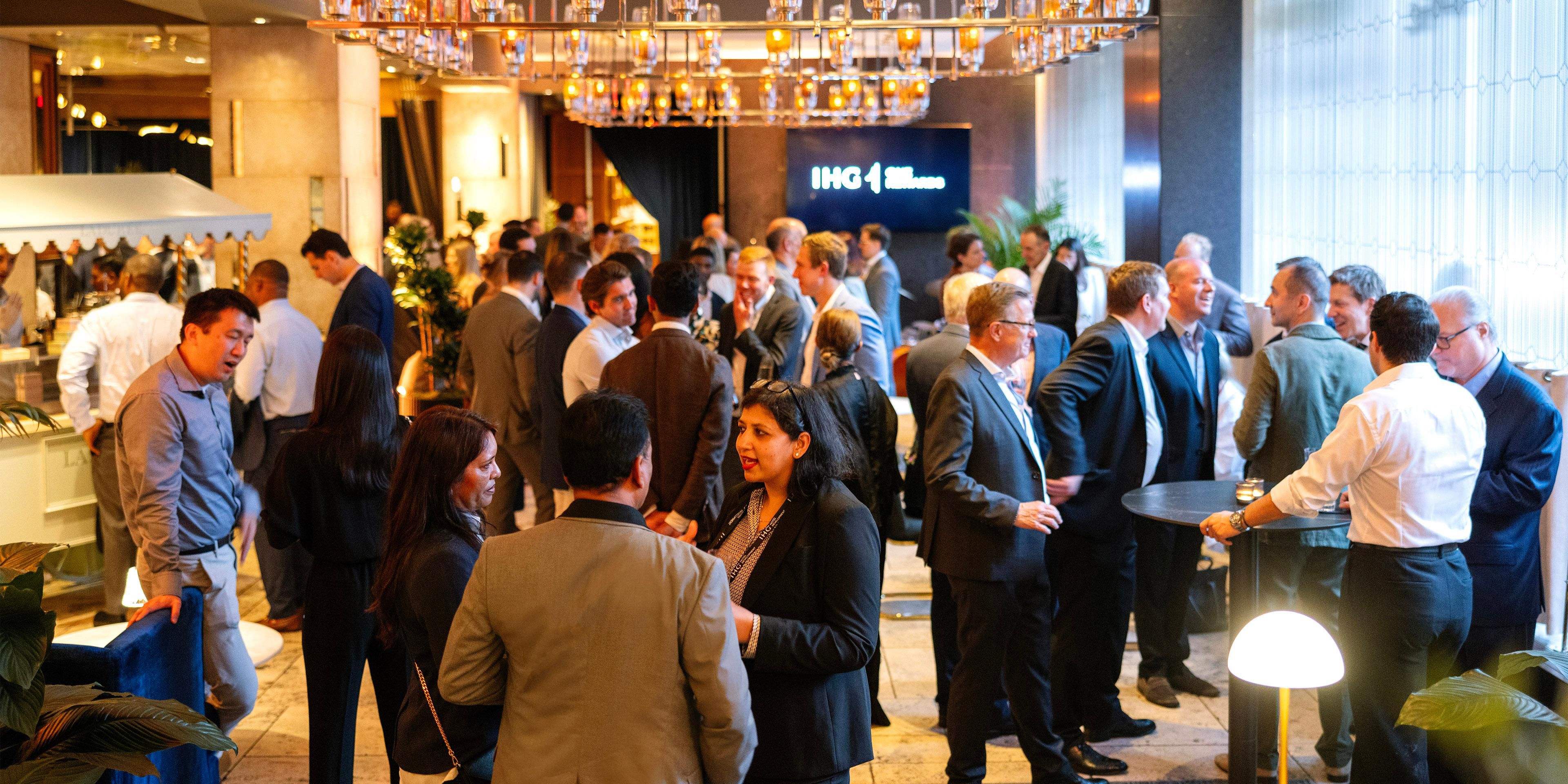 Host your private event or a cocktail reception where New Yorkers go before the theatre. Our small to medium event venues, the boardroom, hospitality suites, and The Stinger Cocktail Bar & Kitchen provide inspiring environments for stand-alone meetings and meals. To consult with us about your private dining experience, select the link below. 