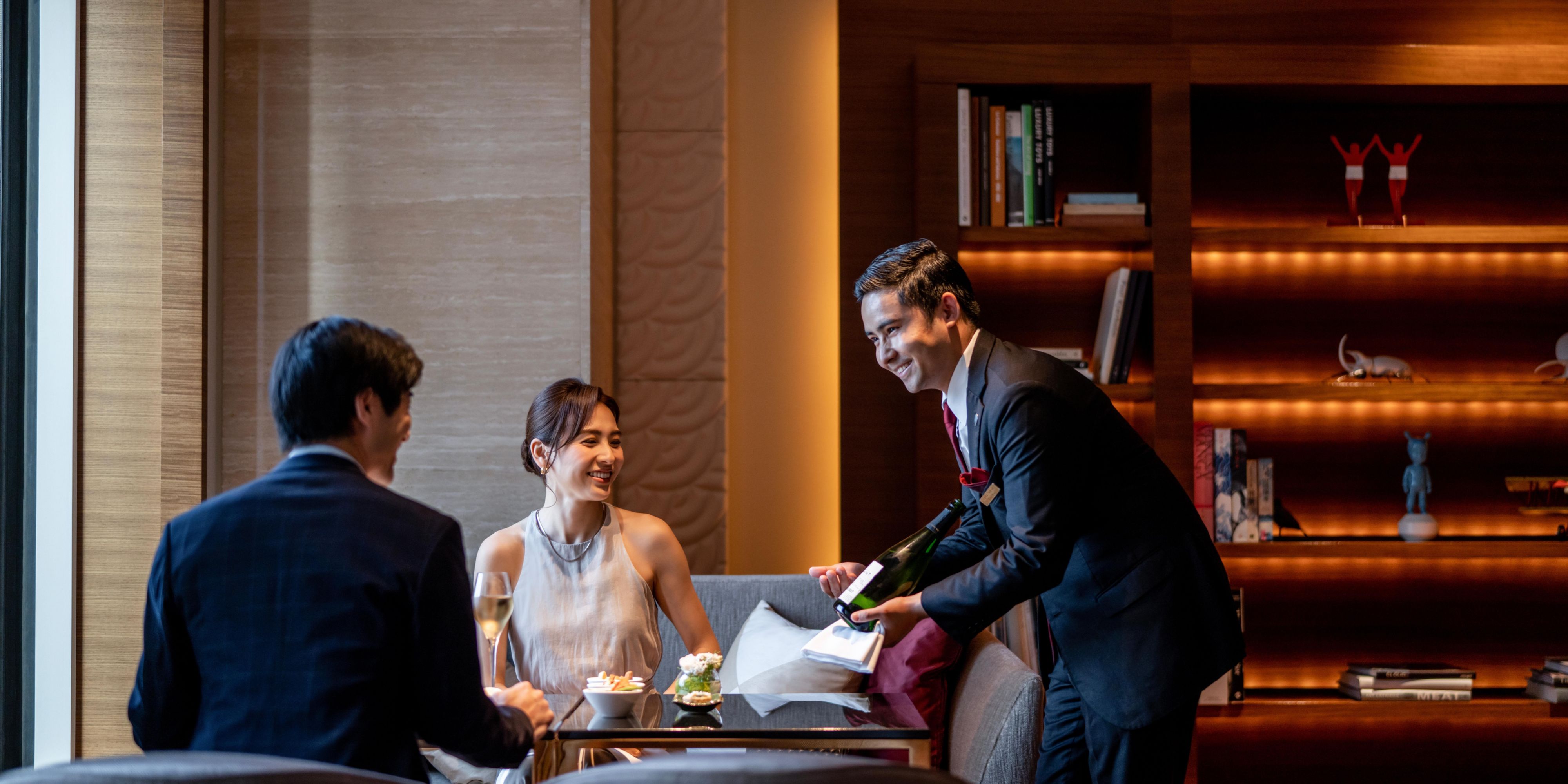 The exclusive Club InterContinental provides personalised hospitality from our dedicated concierge to ensure a relaxing stay. The Club InterContinental Lounge on the 28th floor offers breakfast, afternoon tea, evening cocktails and Champagne, and a nightcap from our selection of spirits and bespoke cocktails.