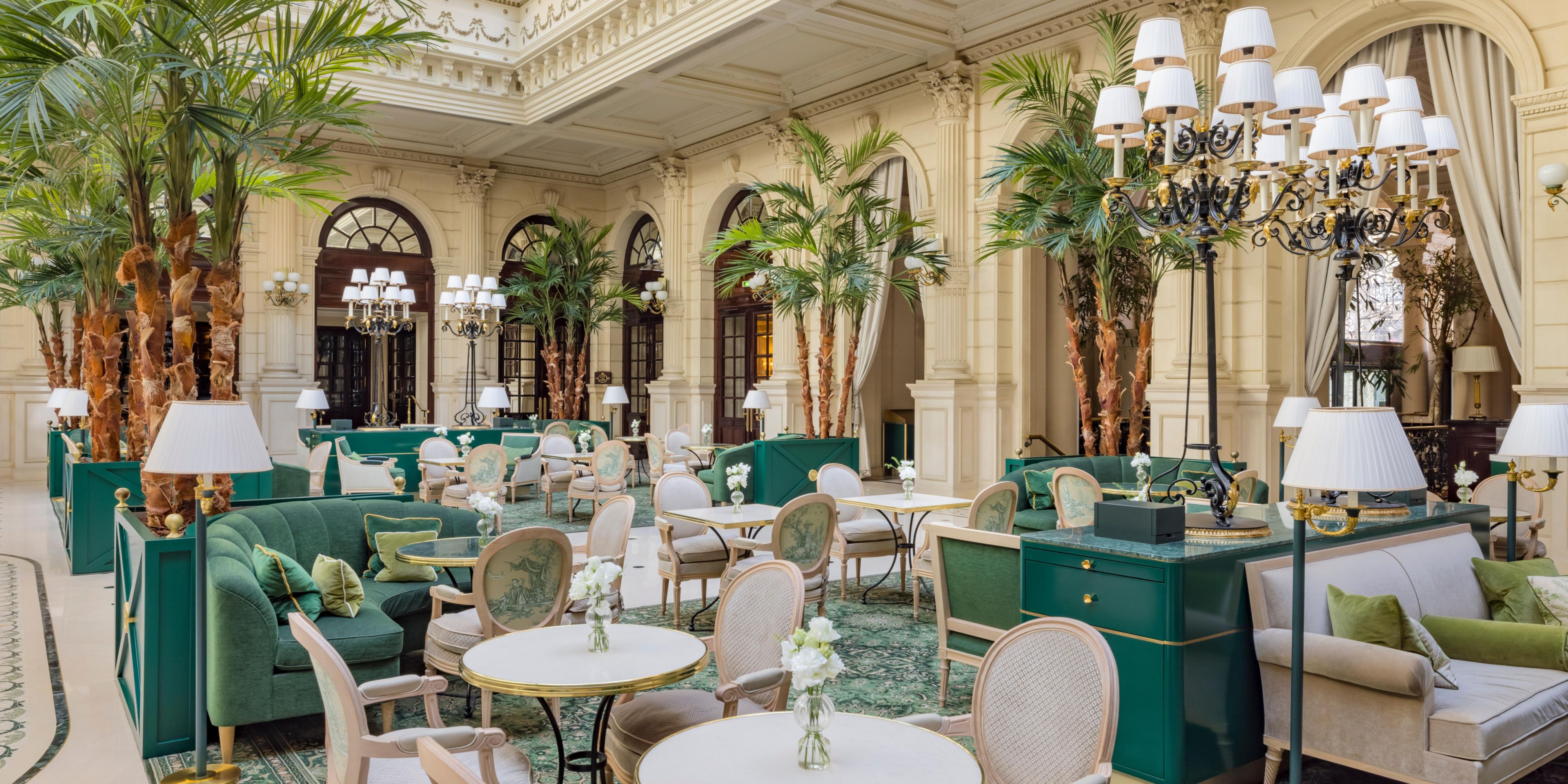 La Verrière, a spacious 800 sqm winter garden, bathed in natural light under a vast metallic atrium, offers a tranquil setting in the heart of Paris. Perfect for enjoying a coffee, light lunch, dessert, or an aperitif. On weekends, discover our tea time, and in the evening, enjoy a more intimate atmosphere under the glow of the large chandelier.