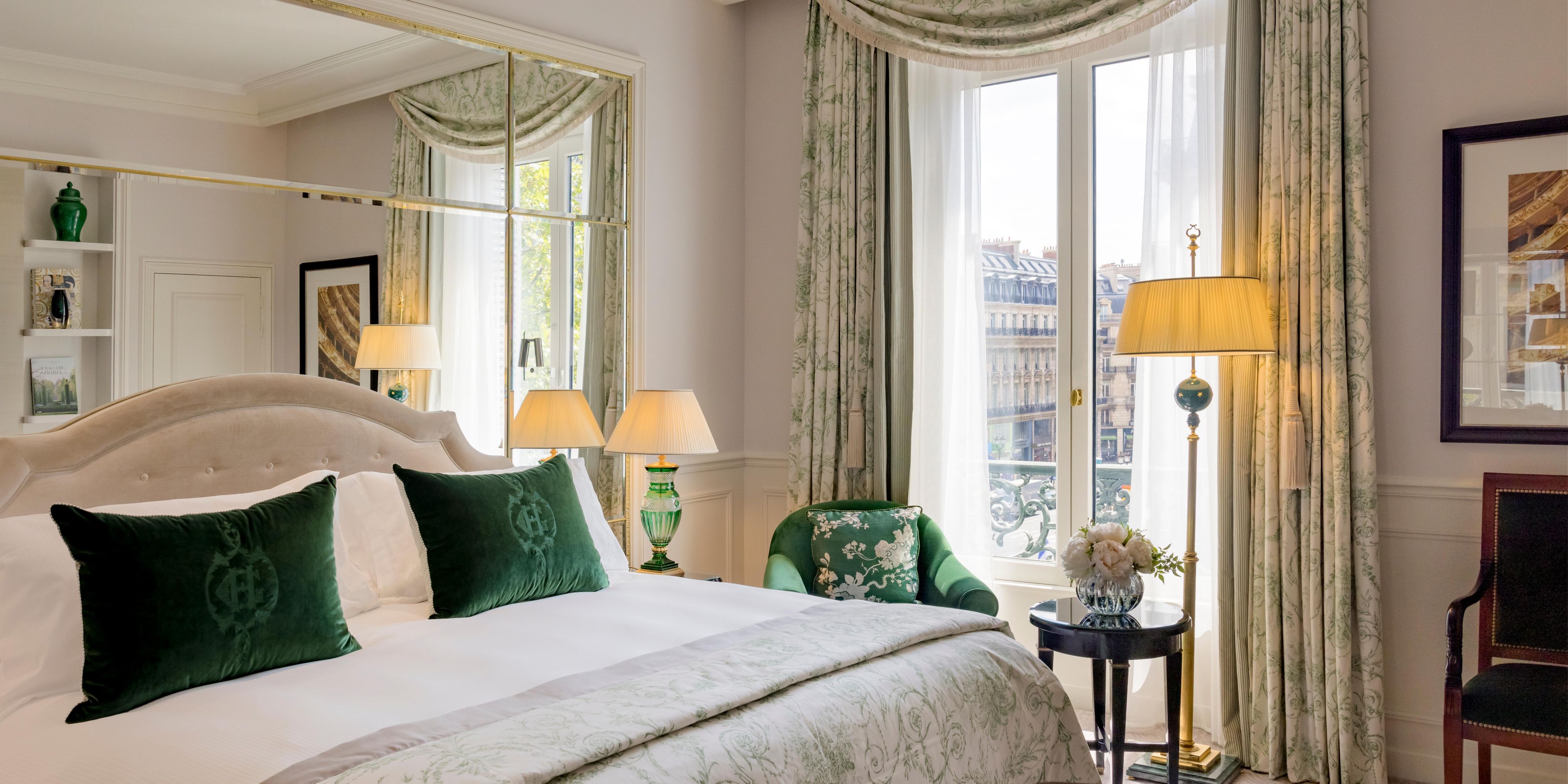 Presidential suite: historic suite designed as a window onto Paris
