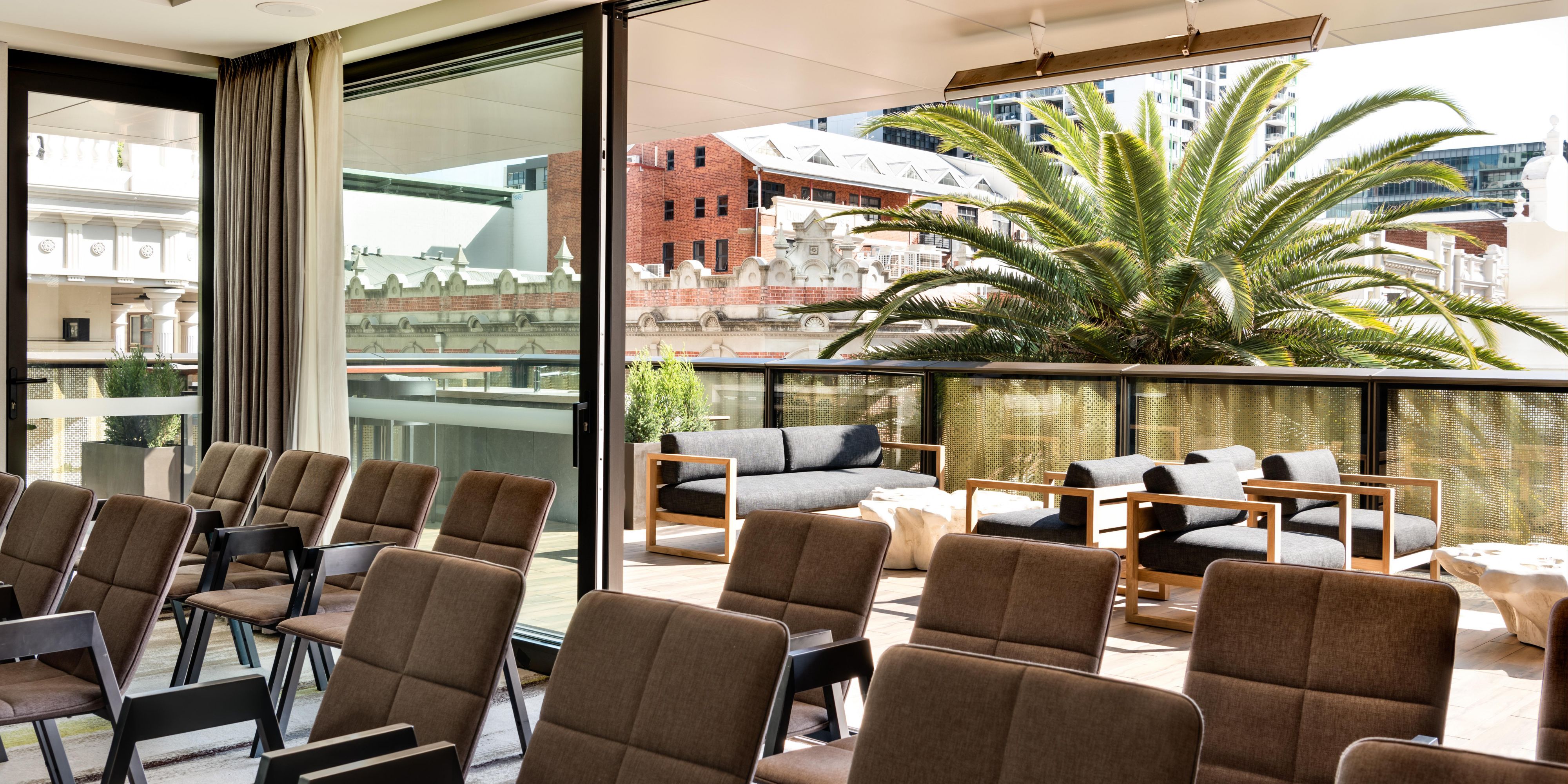 Host your next event in an environment that blends contemporary style with expert service. Our Gallery Meeting Suites and outdoor terraces are tailored for product launches, workshops, team dinners or hybrid meetings, and are complemented by bespoke catering, cutting-edge AV technology and a dedicated event planner to ensure seamless execution.