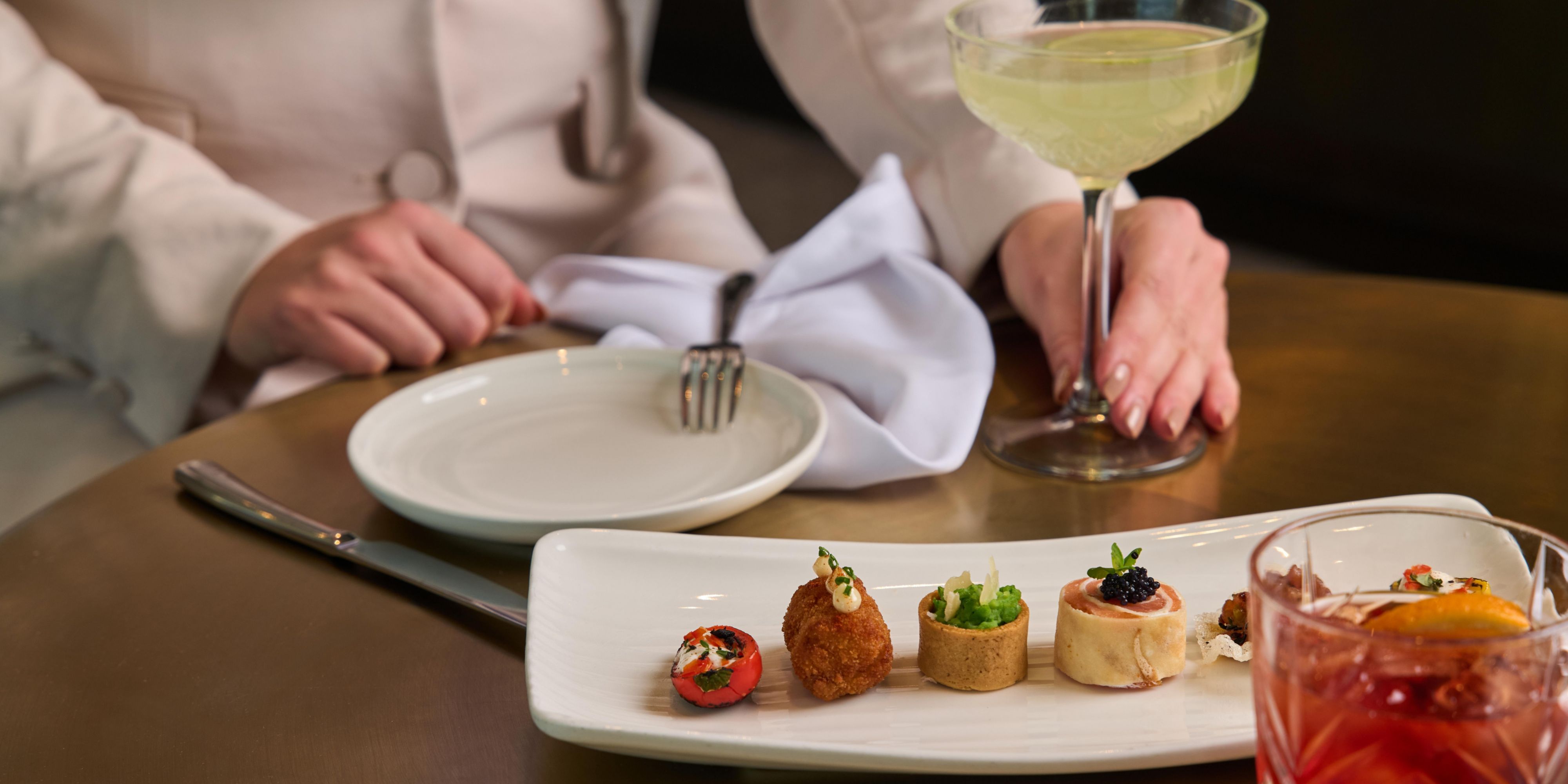 Savour every moment at our celebrated dining destinations: the spirited and alfresco-friendly tapas bar of Heno & Rey, the theatre-style open-kitchen of Ascua delivering wood-fired steaks and fresh seafood, and the Loft Lounge & Bar with terrace views for cocktails into the evening. Each venue champions Western Australia’s finest produce.