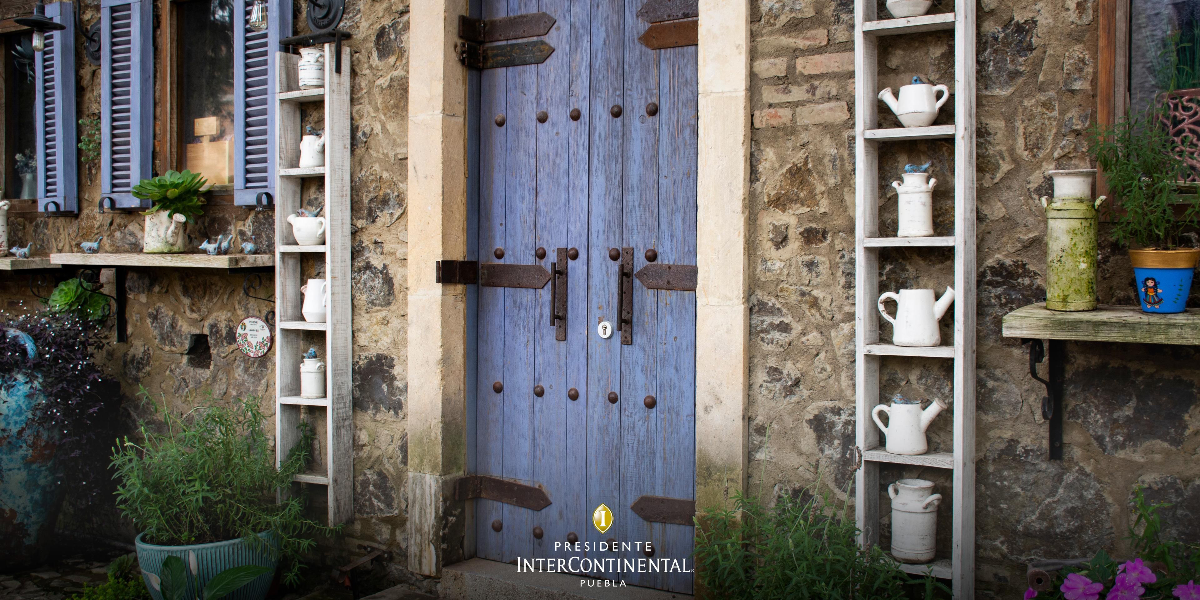 Explore the charm of Val’Quirico from Presidente InterContinental Puebla. Enjoy European-style architecture, unique shops, and restaurants. Perfect for one day trips from Puebla. Call +52-55-94356188, mention code IXUXY, and get up to 20% off, breakfast for 2 adults and 2 children, and a Premium room upgrade.