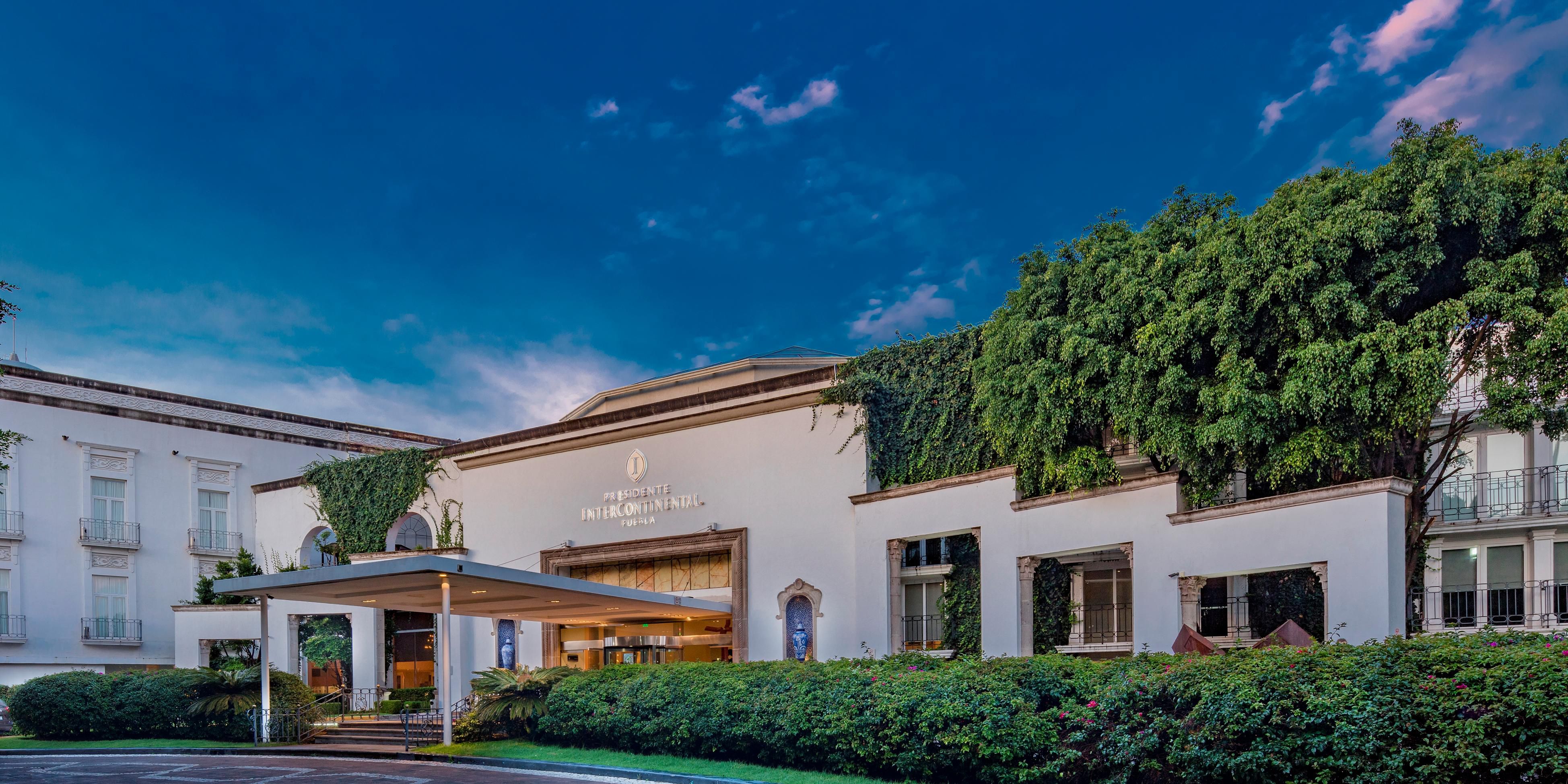 Take advantage of up to 20% off at one of the best luxury hotels in Puebla, Mexico. Enjoy breakfast for 2 adults and 2 children at Cocina de Ángeles, 15% off on food, beverages (including room service and alcoholic), and laundry. Benefit from a guaranteed upgrade to a Premium room. Early Check-In and Late Check-Out are subject to availability.