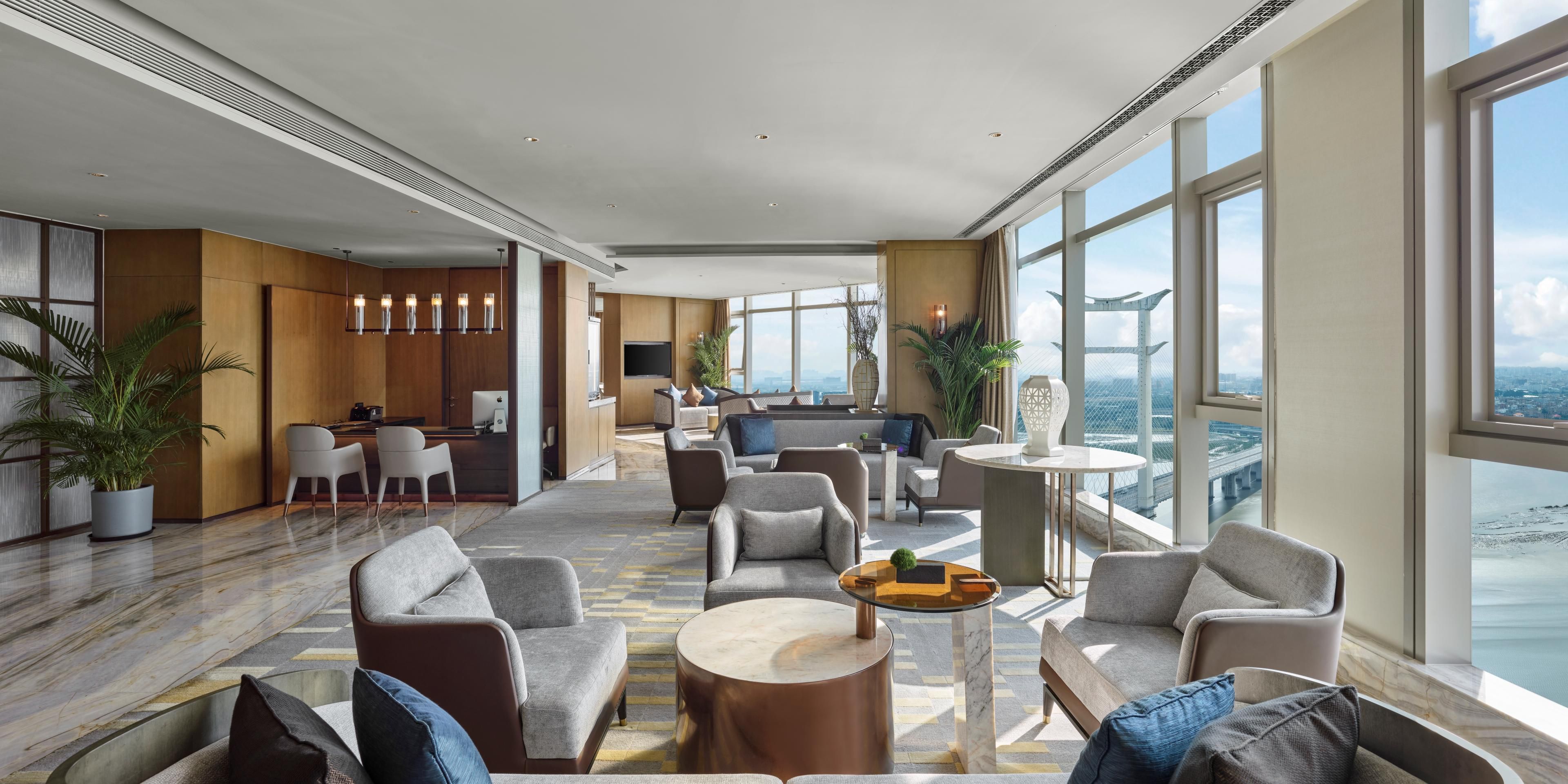Located on the 26th floor, Club InterContinental offers guests afternoon tea, evening cocktails and all-day tea and snacks along with other privileges. The exclusive club is the ideal space for both social and business meetings.