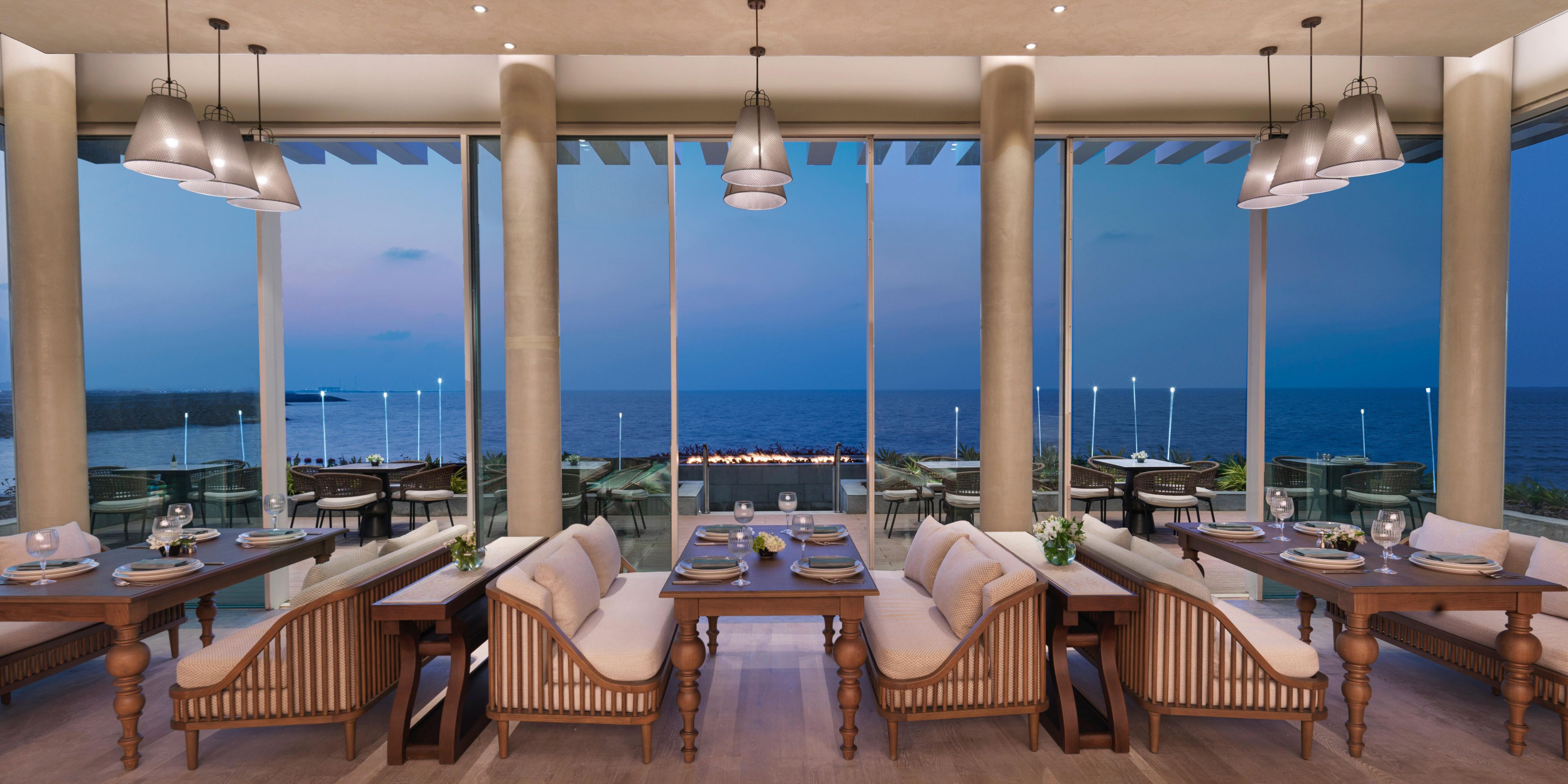 From dinner for two under a starlit sky to dining with 360-degree ocean views, you can indulge in exceptional and one-of-a-kind culinary experiences at one of our seven dining destinations.