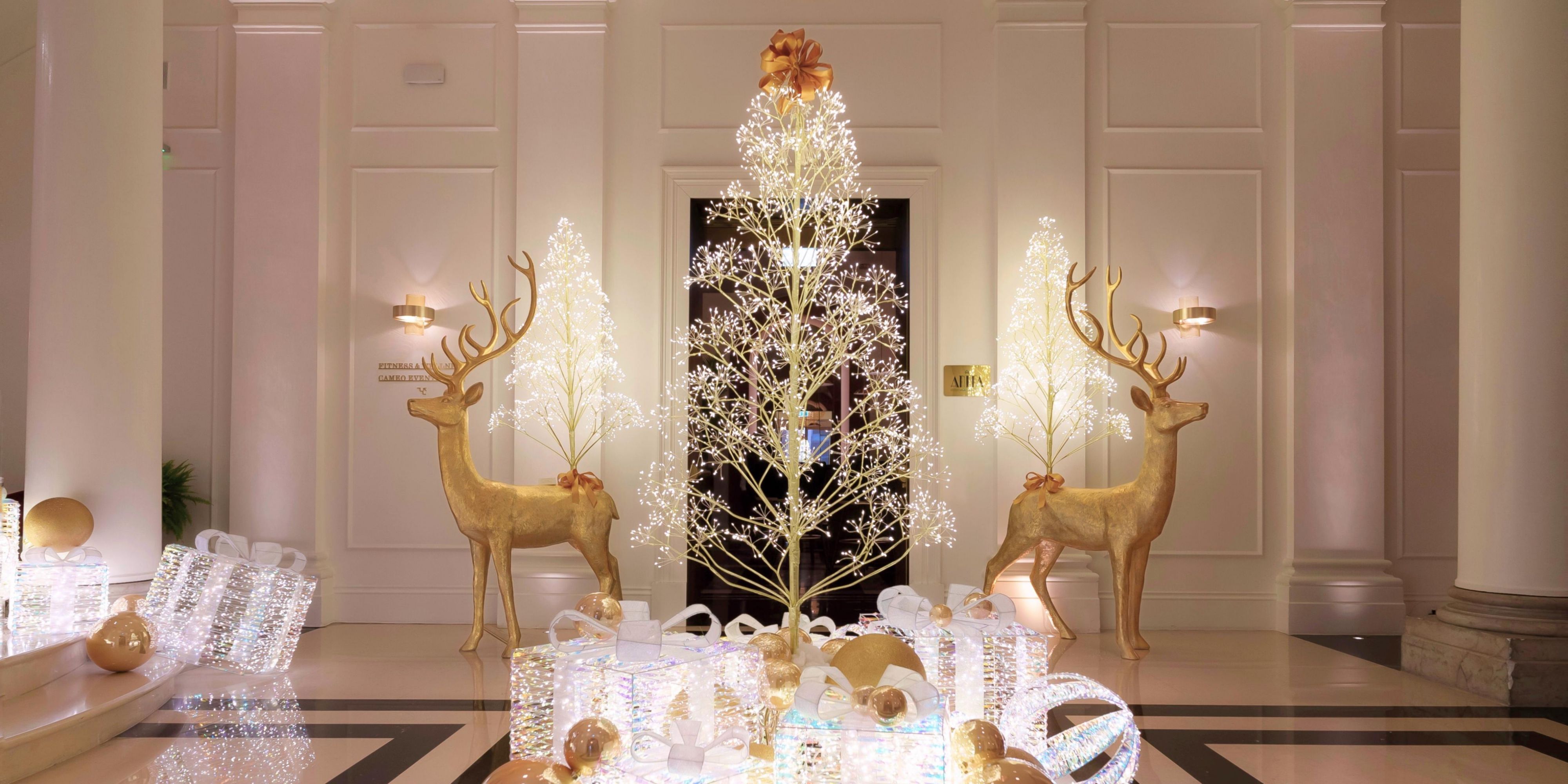 Experience the magic of the festive season at InterContinental Rome Ambasciatori Palace.
Christmas Eve Dinner, Christmas Day Lunch and New Year’s Eve Dinner with refined gourmet creations. Or welcome the New Year with live music and breathtaking views from Charlie’s Rooftop.
Discover our Christmas Suite, indulgent treatments at the Wellness Center.