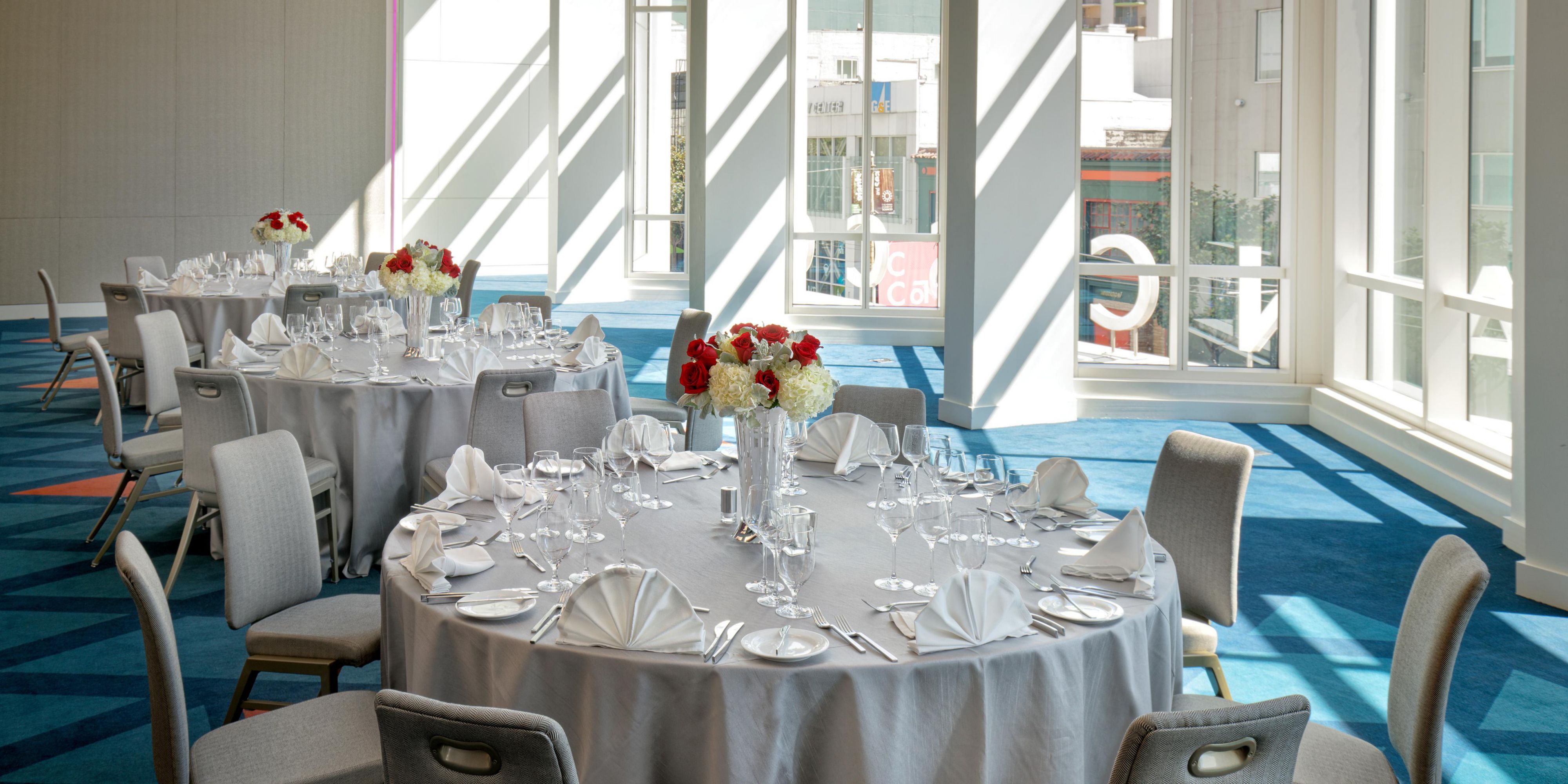 The InterContinental San Francisco offers premier Glatt Kosher events in partnership with Ta’yeem Kosher Catering, under Vaad HaKashrus supervision. From weddings to galas, we deliver refined service, elegant spaces, and authentic kosher cuisine tailored to your celebration.