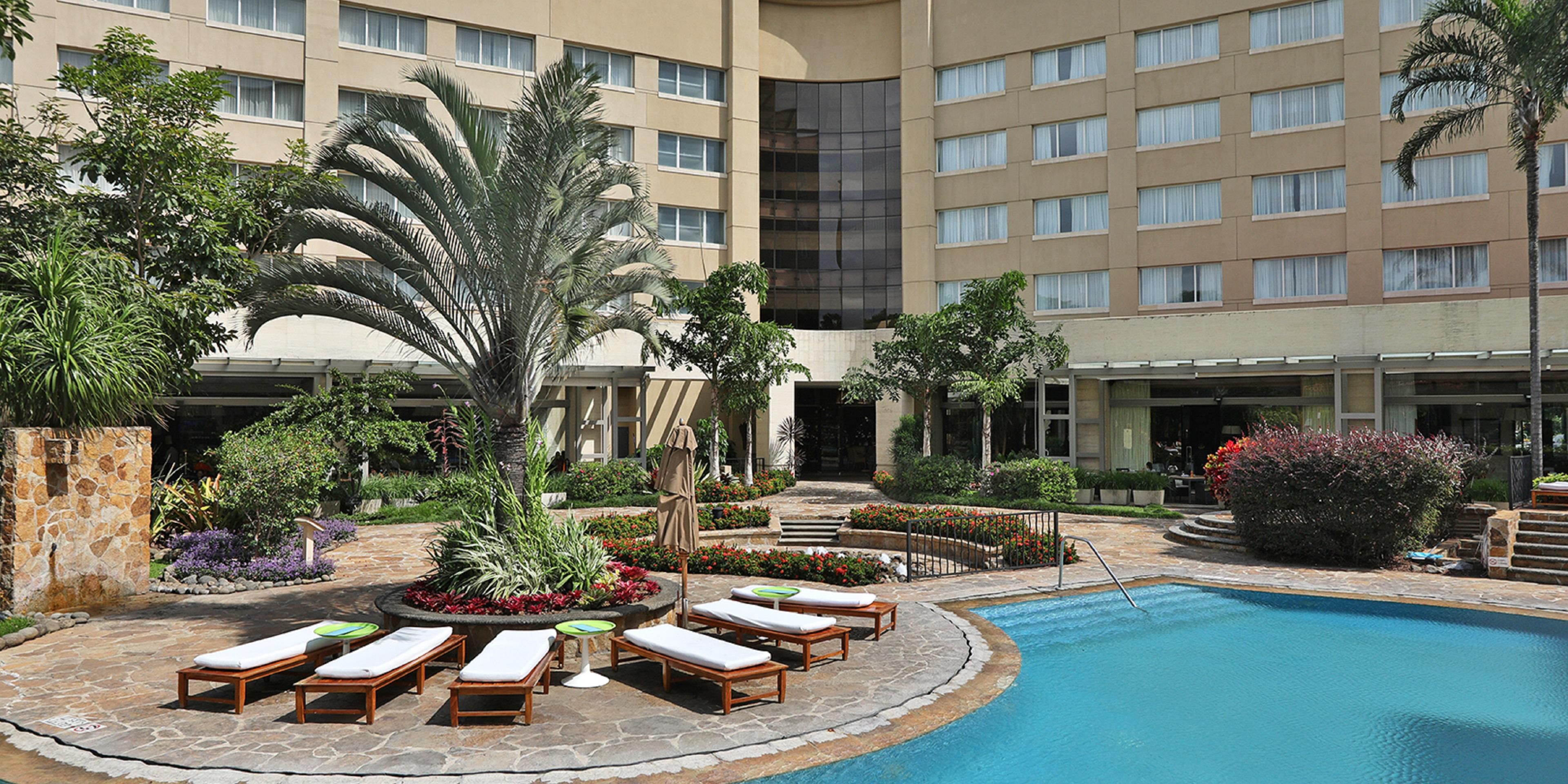 Thoughtful touches define each moment of your stay. From serene mornings by the heated pools to afternoons in our Club Lounge or San José Costa Rica spa, every amenity is shaped by purpose. Discover a place where leisure and lifestyle meet in harmony, all within our refined hotel suites in Escazú.