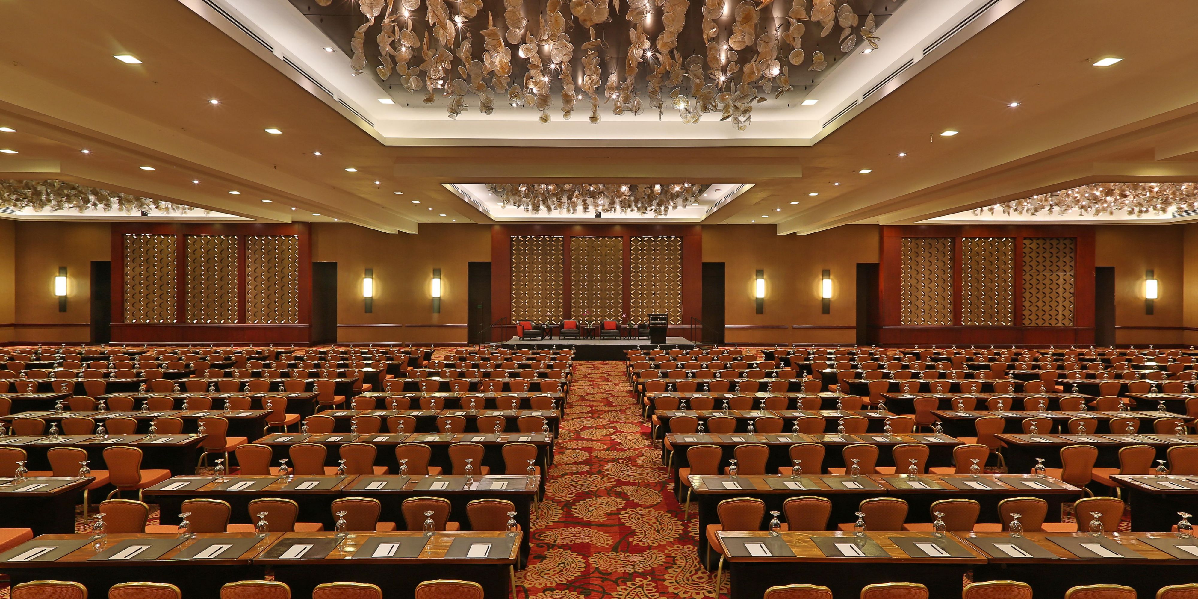 Our convention and meeting facilities are unrivaled. Across 21 event venues, including outdoor spaces under the trees and within our tropical garden, and a light filled greenhouse, we meticulously host gatherings for up to 1,000 guests. It’s all supported by professional planners and innovative caterers.