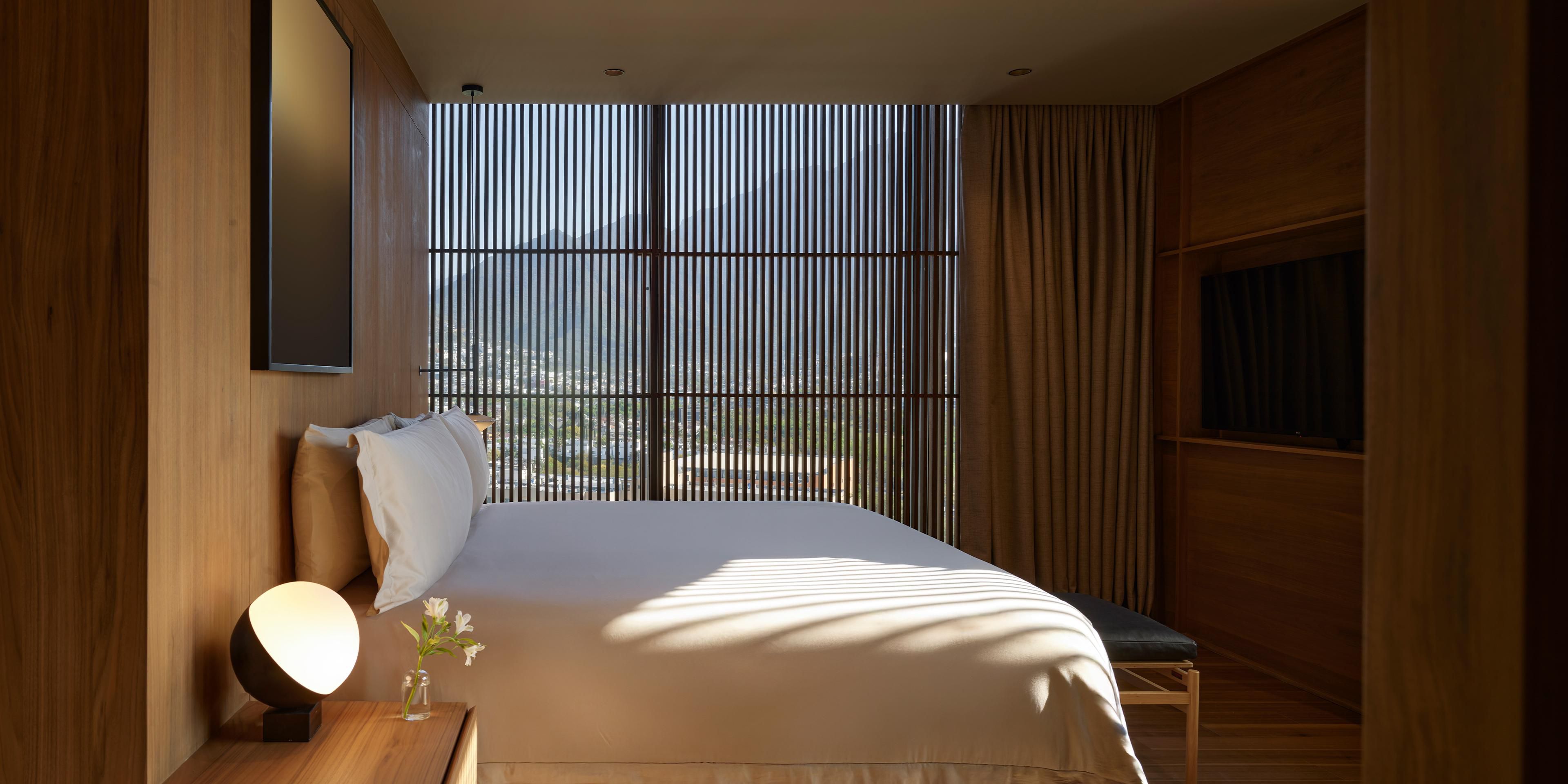 Enjoy a luxury room equipped with touch technology, where you can control everything intuitively. A space designed for those seeking comfort, innovation, and style in every detail. Ideal for business or leisure travel—book now and discover the true meaning of modern accommodation in Monterrey.