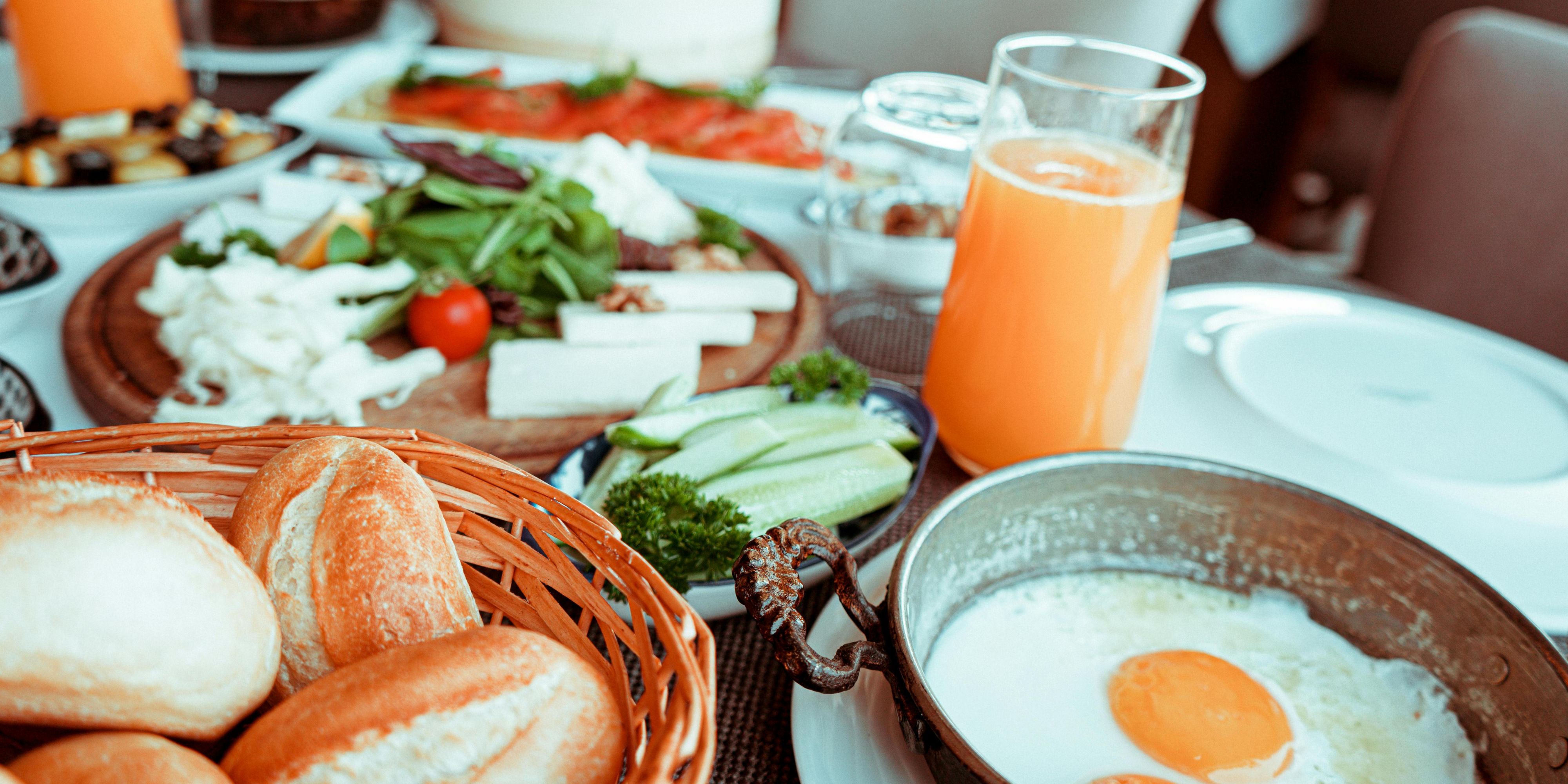 Enjoy a unique getaway with our special offer: buffet breakfast for 2 adults and 2 children, kids eat free, plus 15% off laundry, food and beverages at the best Monterrey restaurants and room service. Early check-in and late check-out subject to availability. Mention code IXUXY when booking.