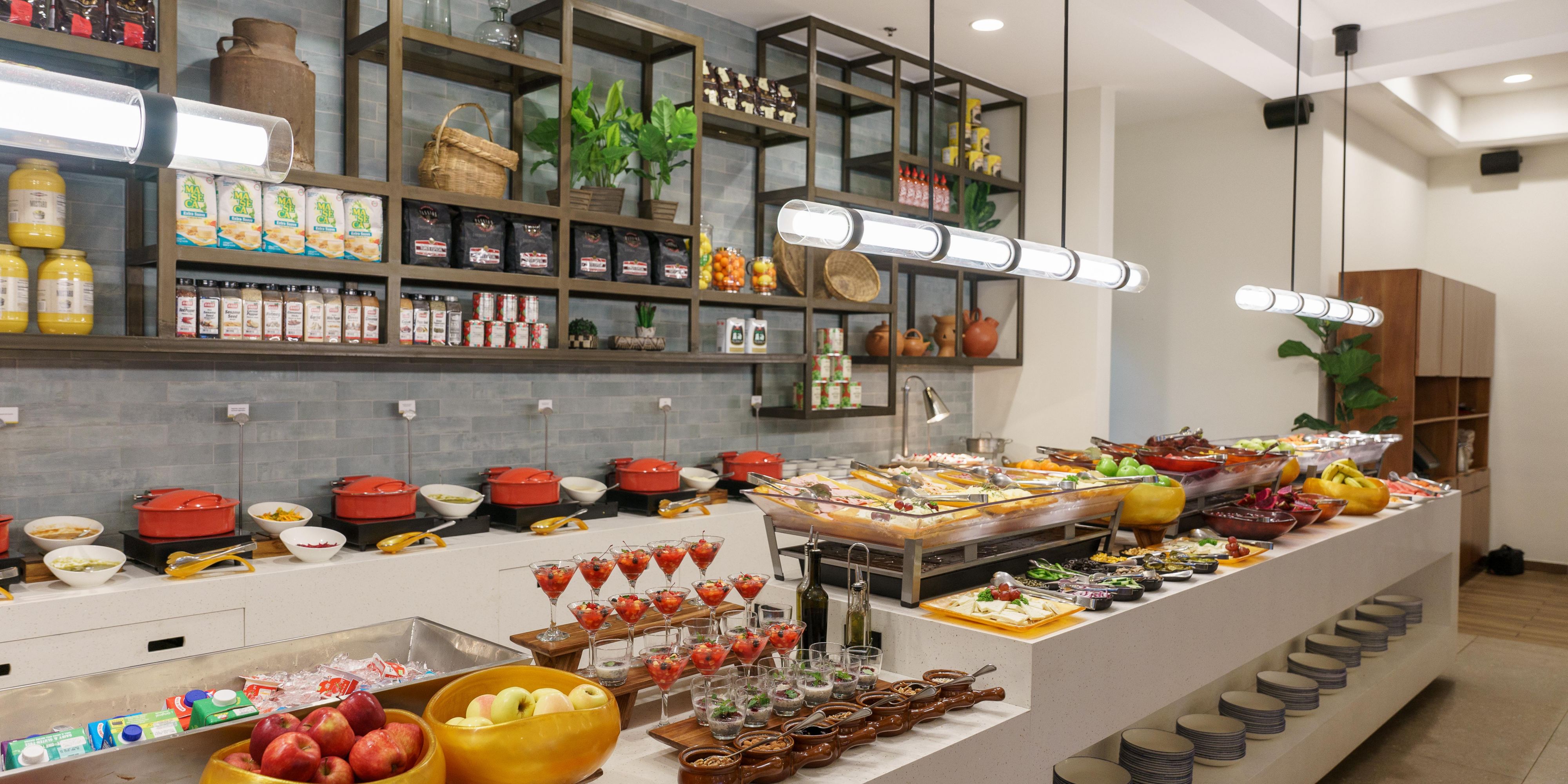 Join us every weekend for a refined culinary journey with themed Saturday brunches and our signature Sunday brunch at InterContinental San Pedro Sula. Perfect for mornings filled with flavorful discoveries, our brunch experience invites you to relax, savor, and celebrate the weekend in style. Reserve your table today and elevate your weekend.