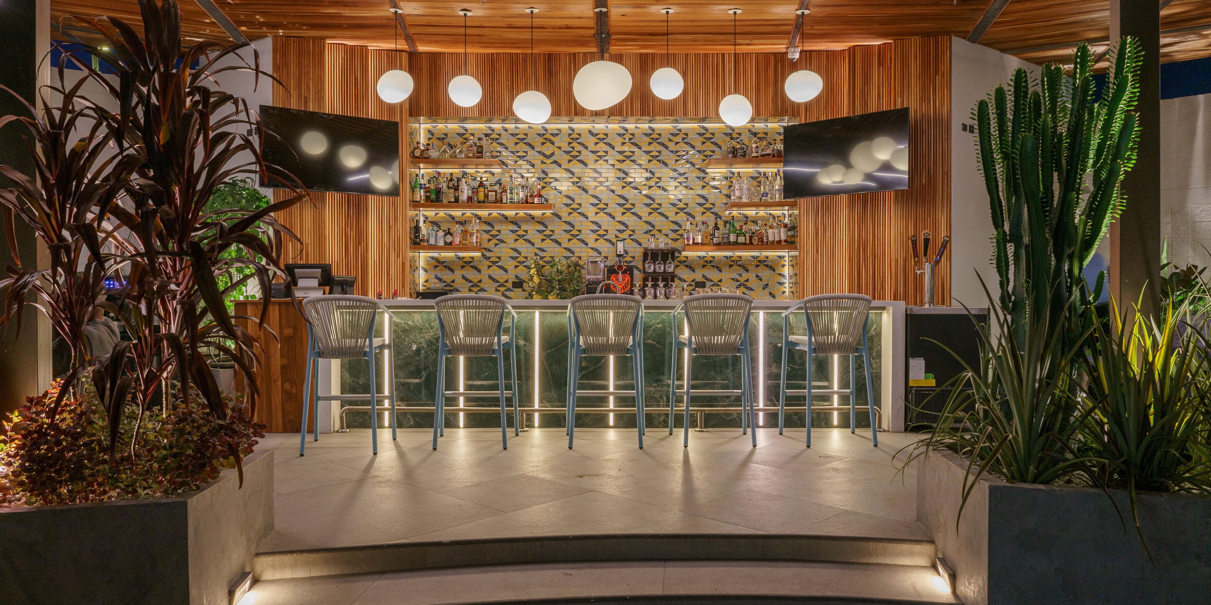 Join us at InterContinental for an unforgettable night! Experience our vibrant atmosphere with an extended Happy Hour after 11 PM. Enjoy music from Thursday to Saturday, we are The Place to Be for great entertainment and unforgettable memories. Don’t miss out—come and celebrate with us!